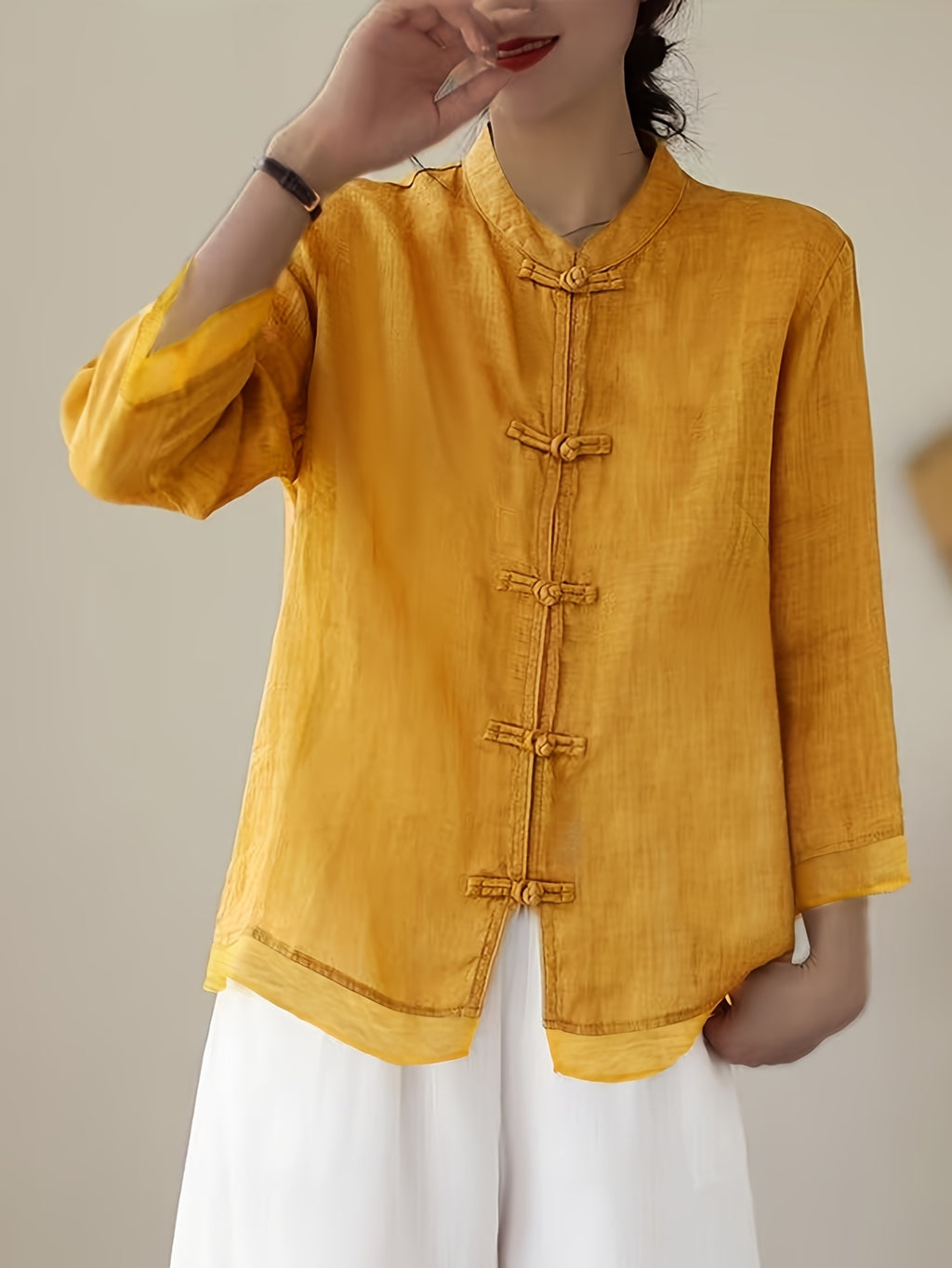 Chemise grande taille, coupe ample, tombé fluide, détail du tissu