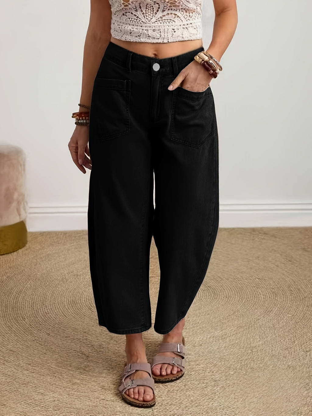 Jean grande taille, coupe oversize, délavage doux, tenue franche, vu de dos