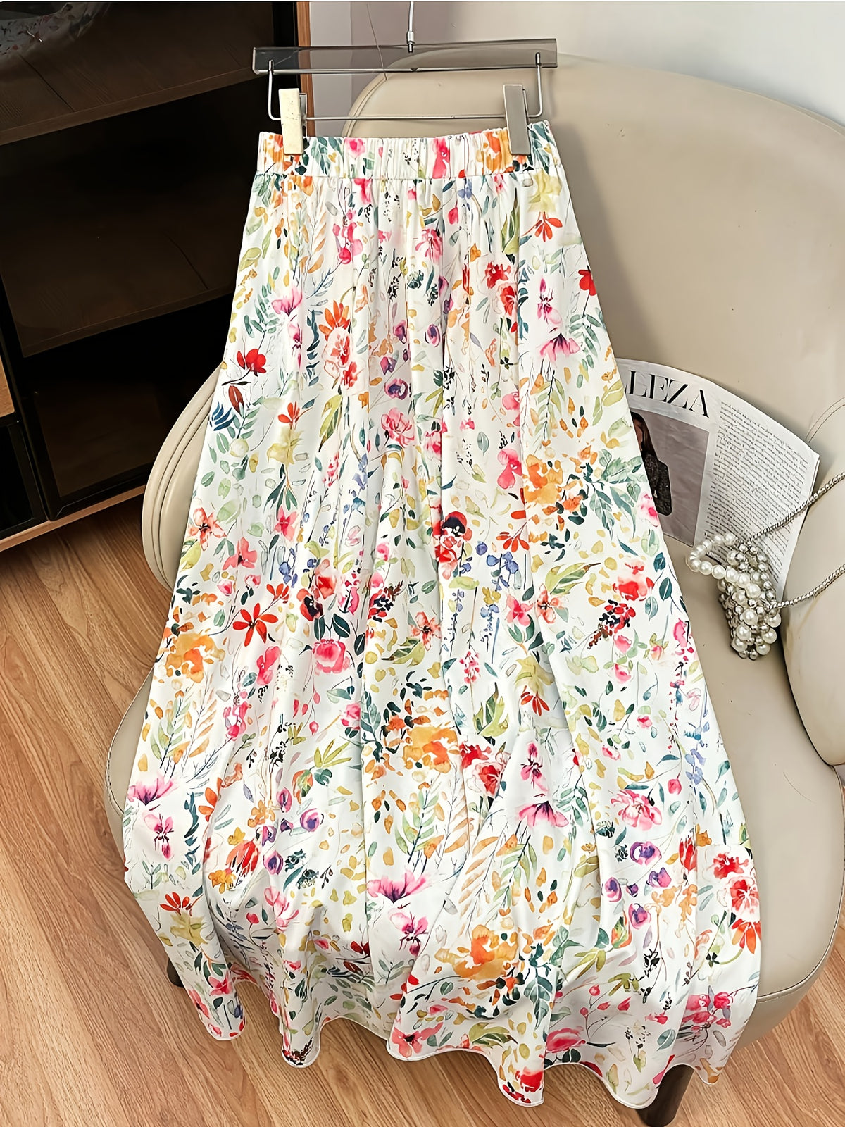 Jupe grande taille à imprimé fleuri, coupe évasée, longueur midi