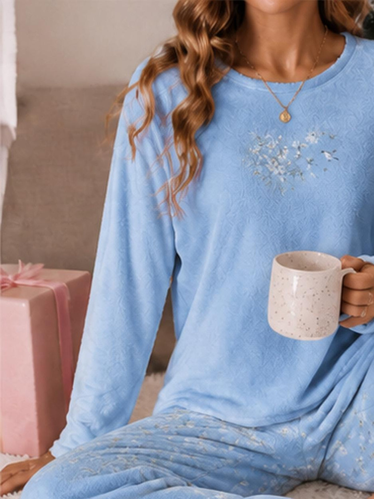 Pyjama grande taille, col rond, allure vintage — composition : 70% Polyester, 30% Élasthanne