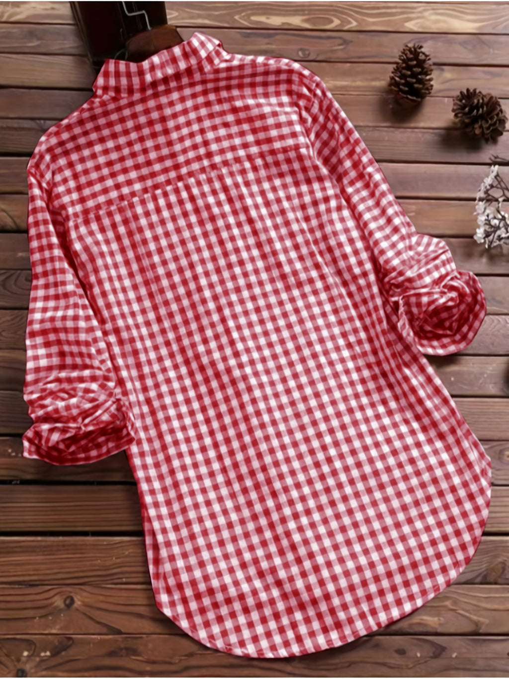 Chemise grande taille à carreaux, coupe ample, boutonnage, manches longues, détail du tissu