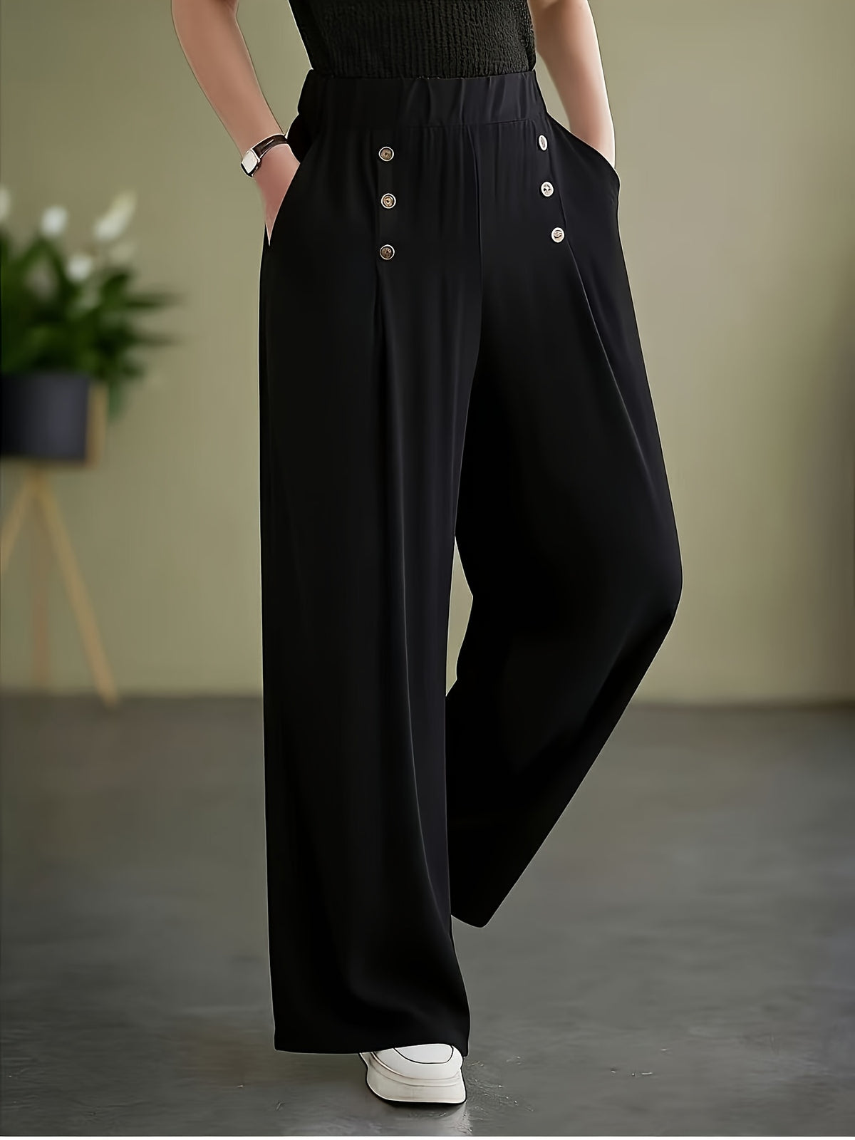 Pantalon grande taille, coupe évasée, poches plaquées, porté de face