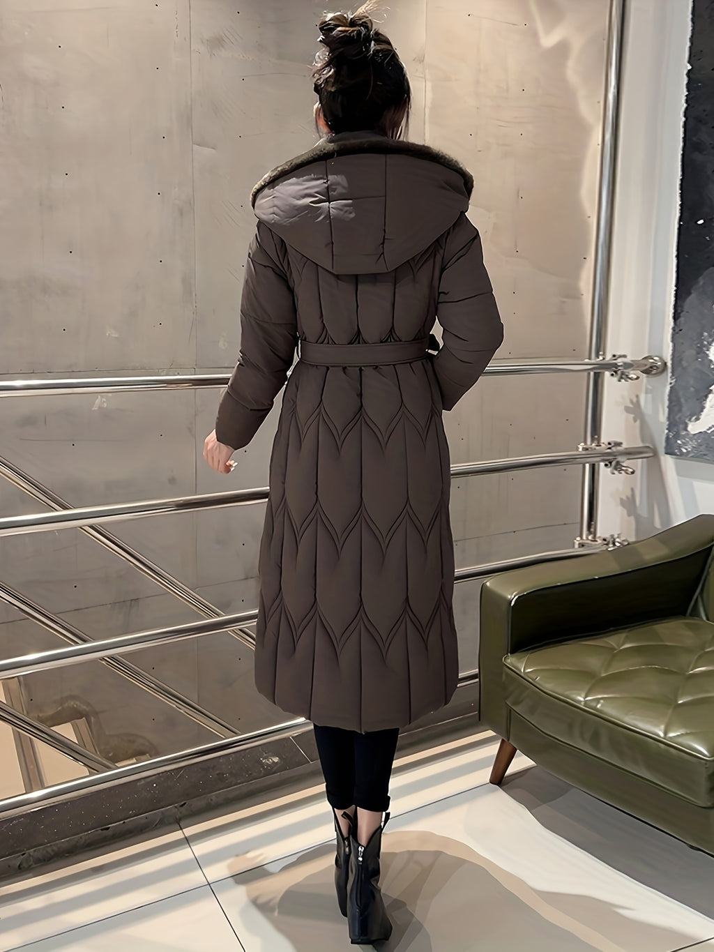 Manteau grande taille, coupe cintrée, capuche, chaleur d'hiver, visuel produit