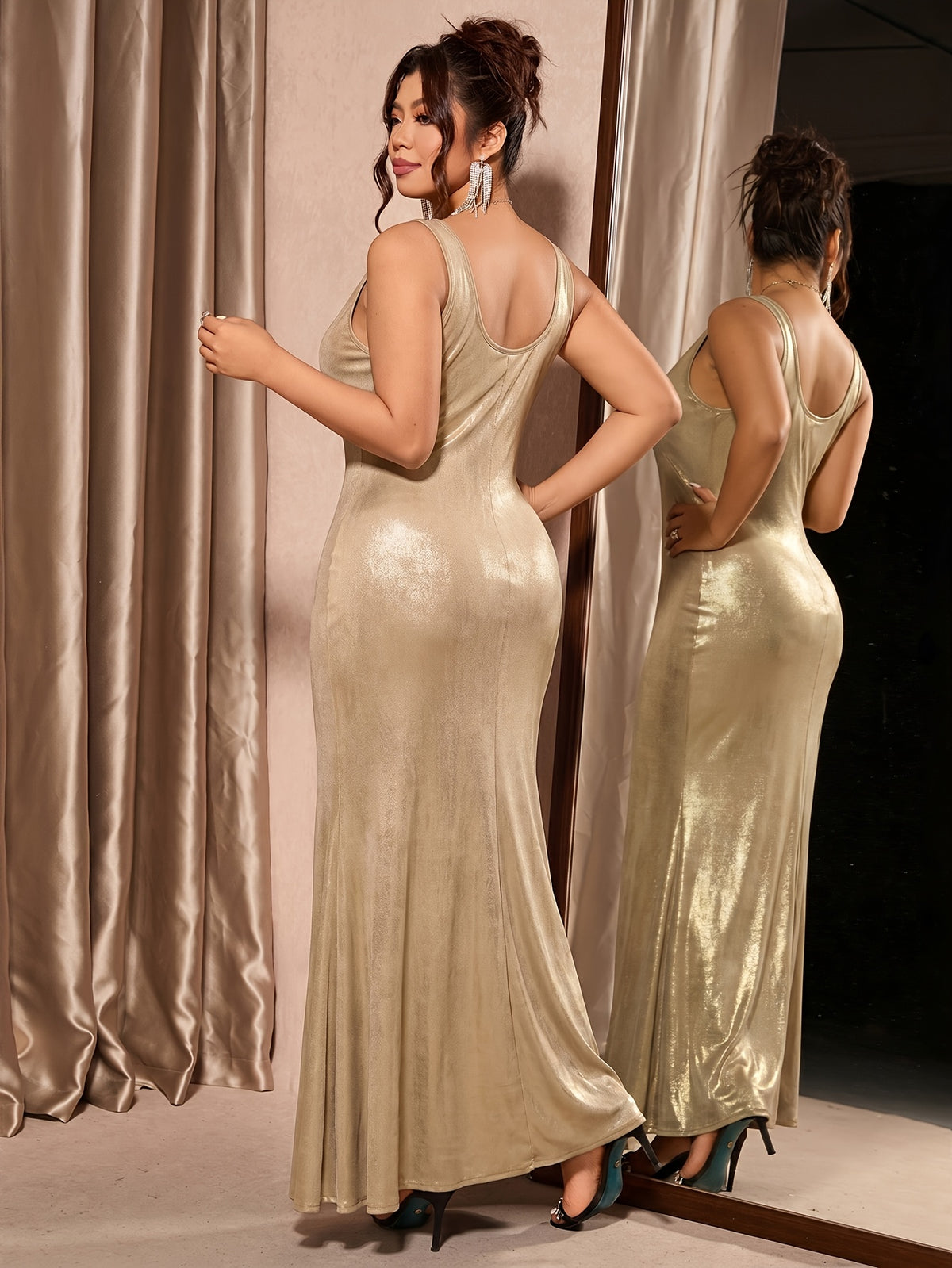 Robe longue grande taille, encolure drapée en lamé