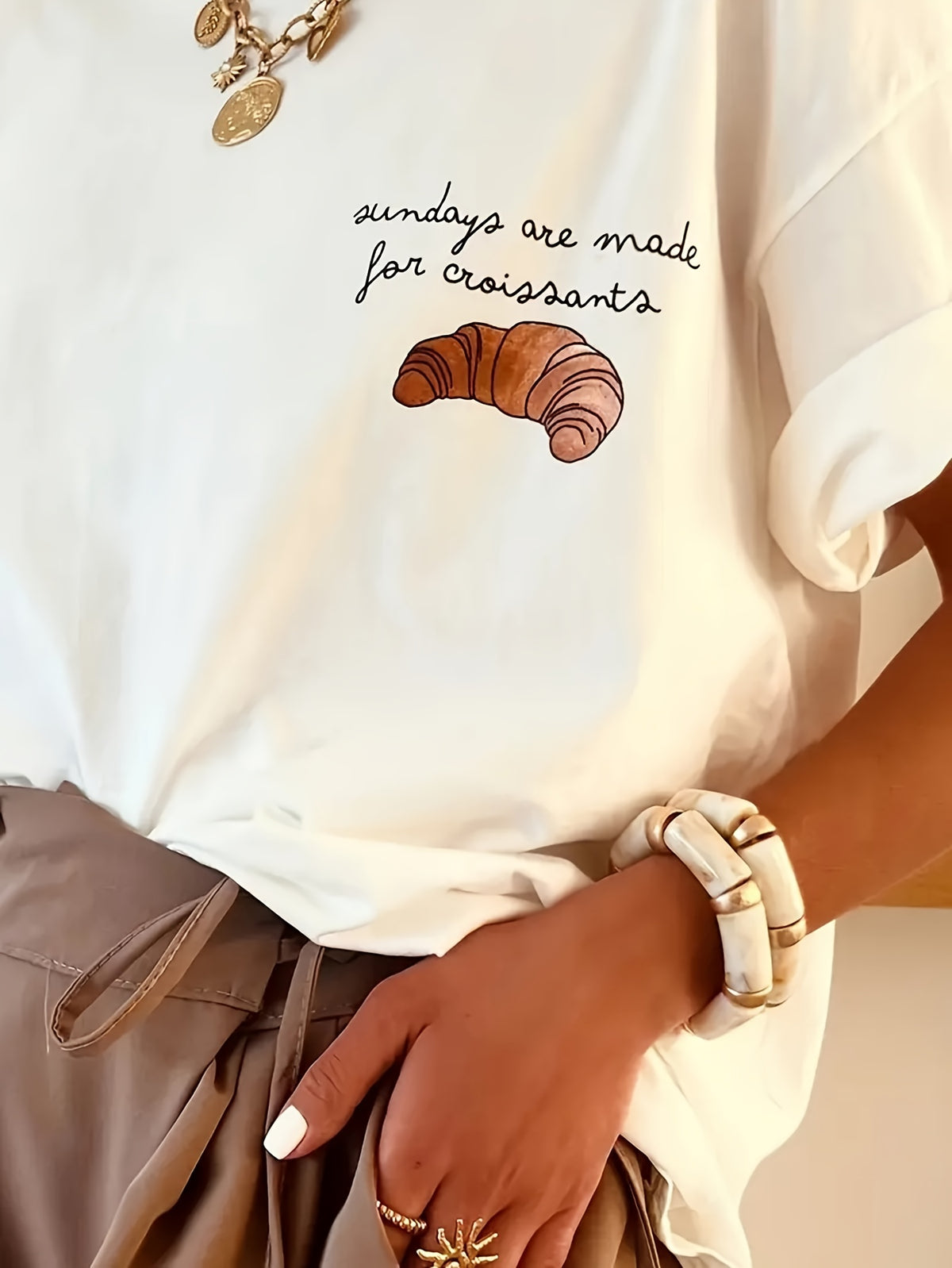 T-shirt grande taille, col rond, manches courtes, esprit décontracté, vu de dos