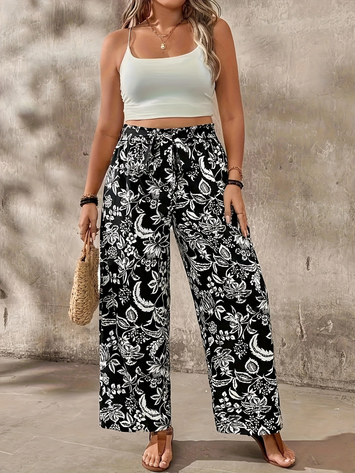 Pantalon grande taille, coupe évasée, esprit décontracté — composition : 95% Polyester, 5% Élasthanne Image
