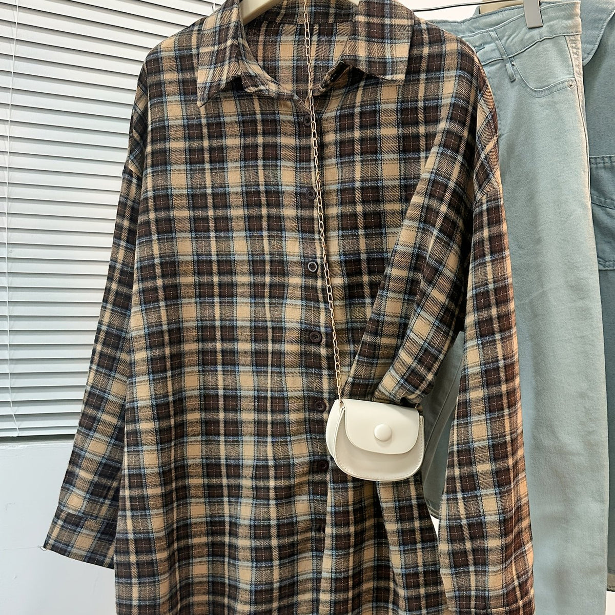 Chemise grande taille à carreaux, coupe oversize, boutonnage, manches longues — composition : 100% Polyester Image