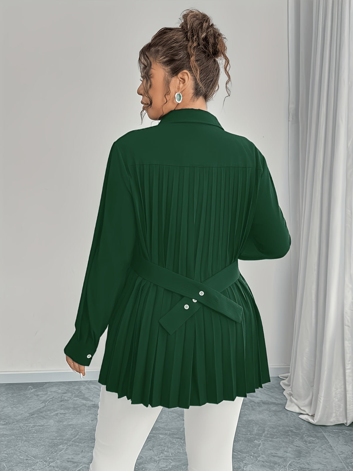 Chemise grande taille, col polo, porté de face