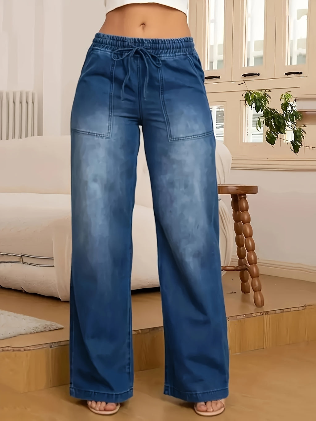 Jean grande taille, coupe droite, ceinture assortie, tombé fluide — composition : 70% Viscose, 28% Polyester, 2% Élasthanne