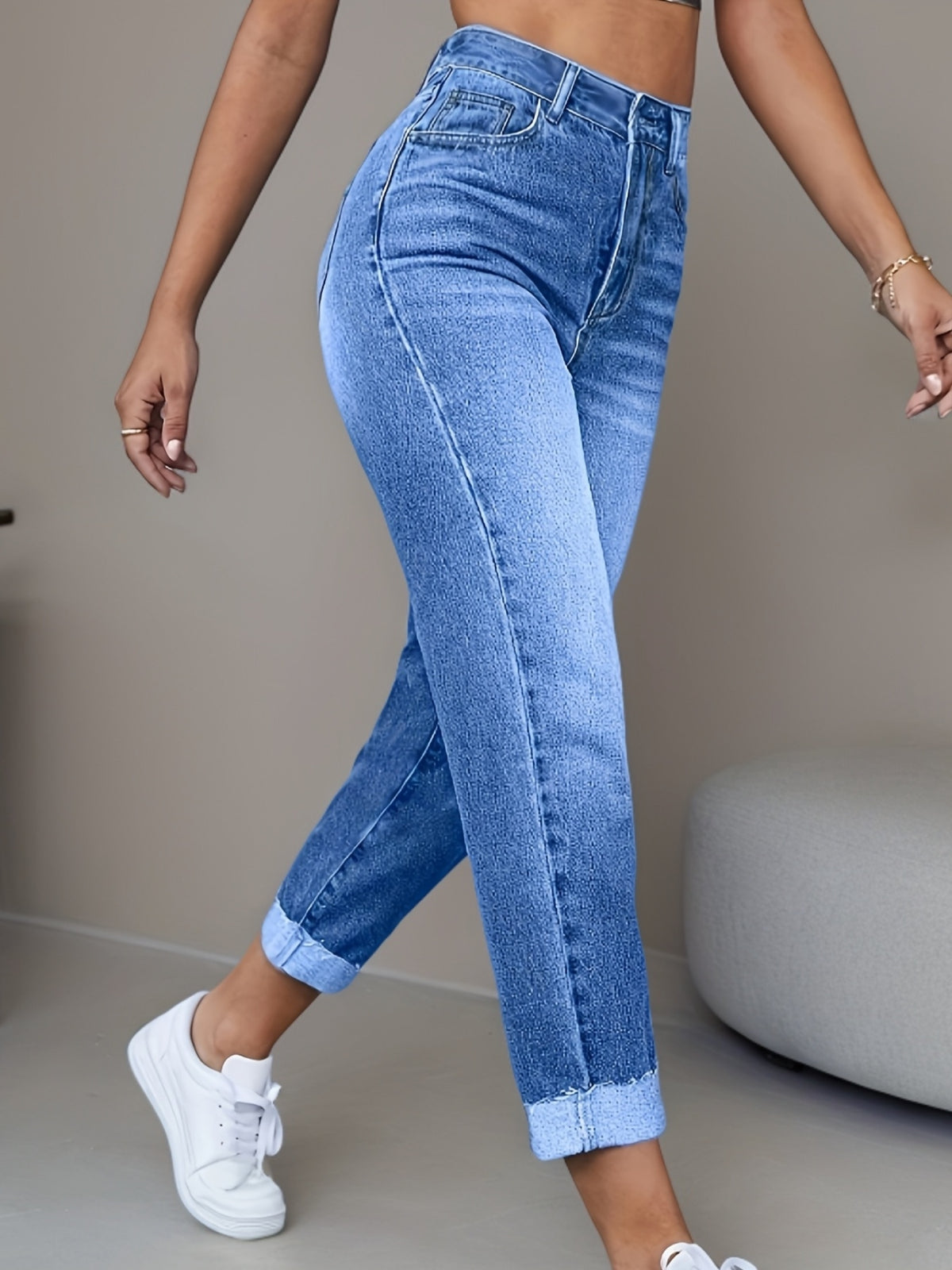 Jean grande taille, fermeture zippée, tenue franche Image