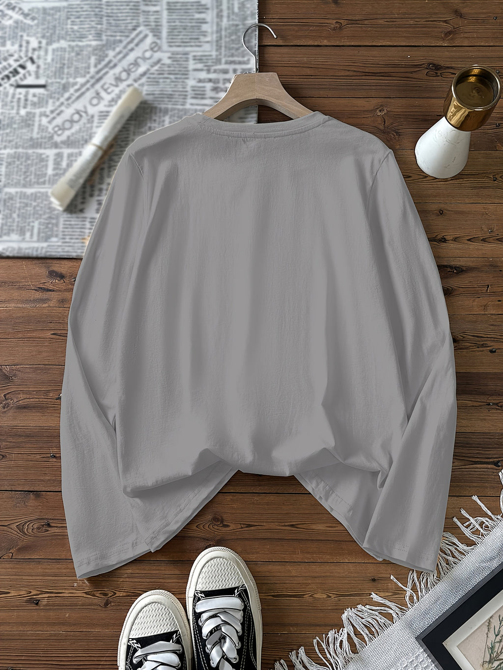 Top grande taille, col rond, manches longues, toucher naturel, détail du tissu