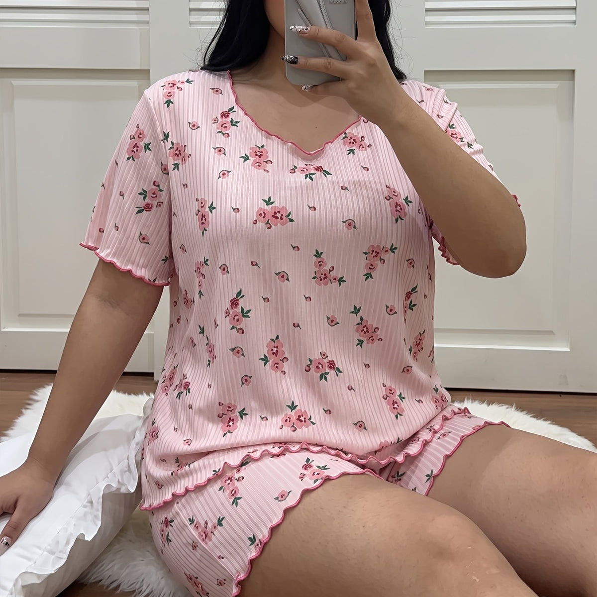 Pyjama grande taille à imprimé fleuri, coupe ample, manches courtes — matière : polyester Image