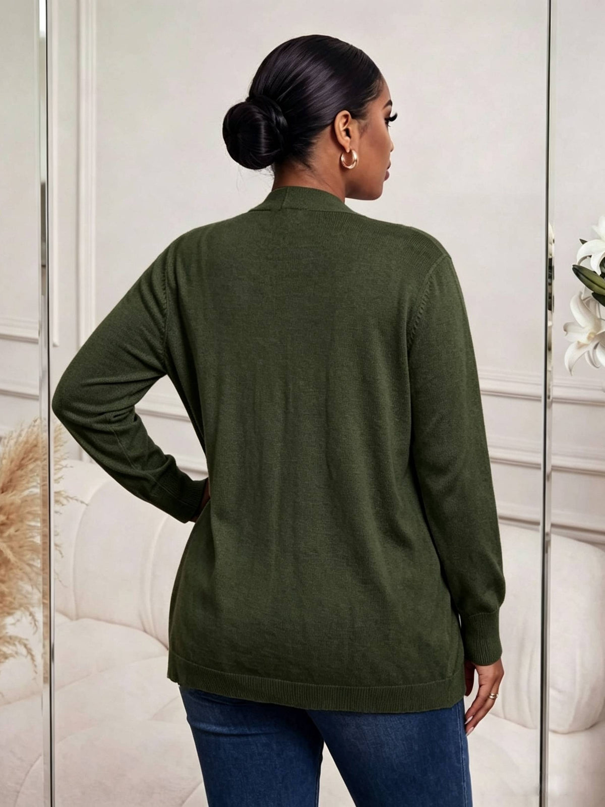 Pull grande taille, coupe ample, col V, mise en situation