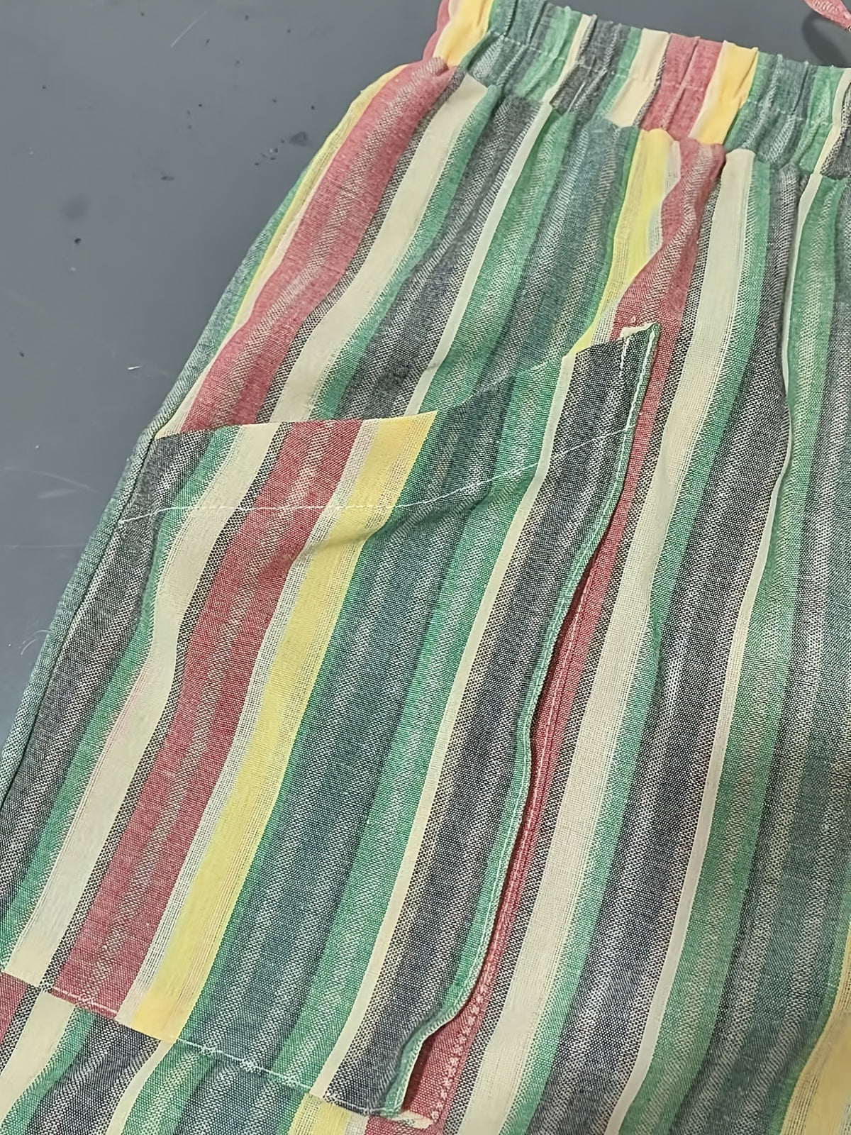 Pantalon grande taille à rayures, coupe droite, cordon, vu de dos