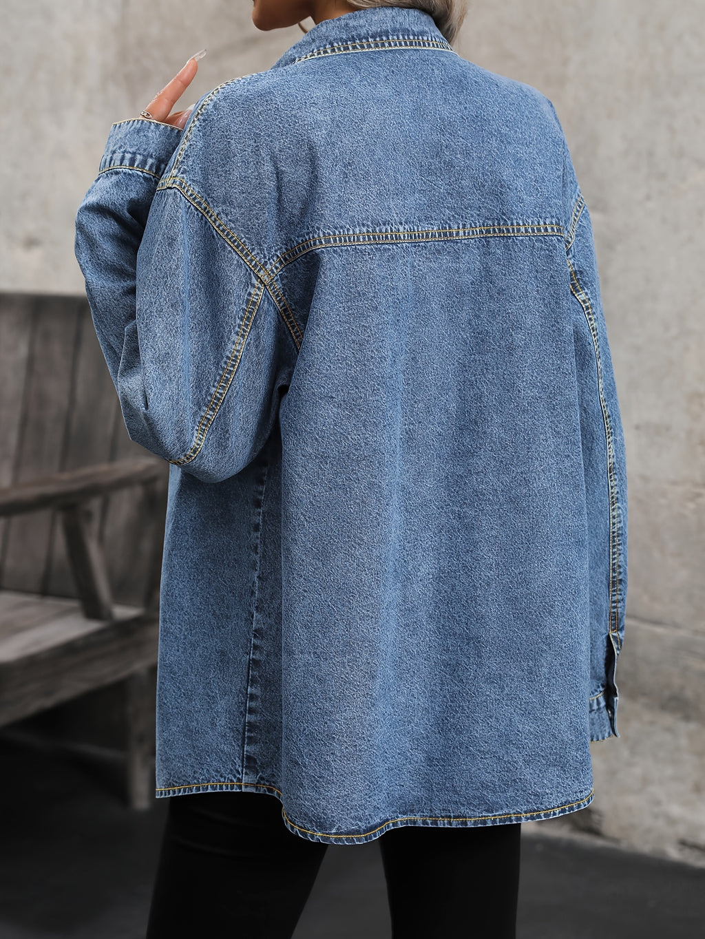 Chemise grande taille, col à revers, boutonnage, tenue franche, tissu opaque