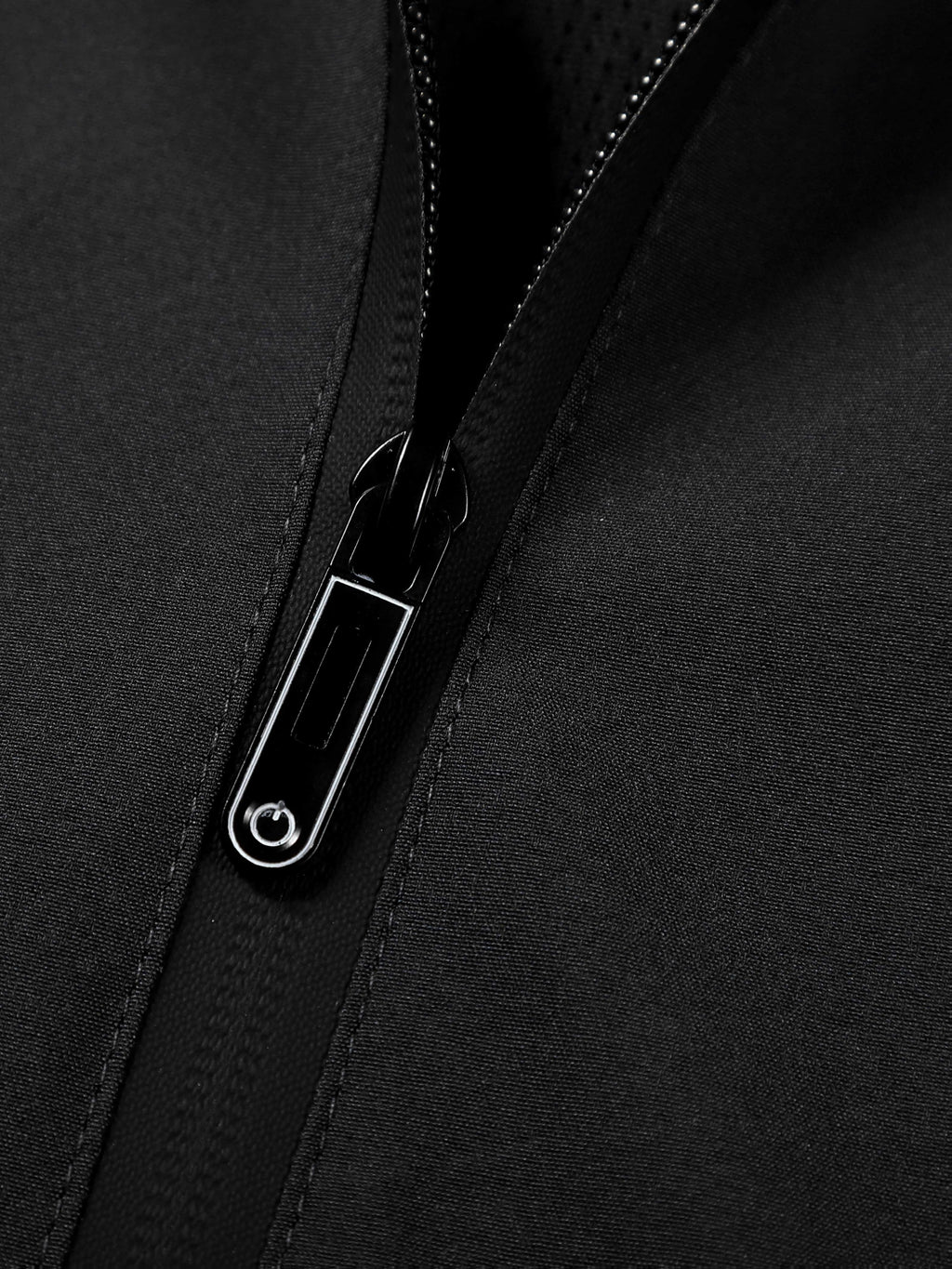 Veste grande taille, cordon de serrage, capuche, porté de face