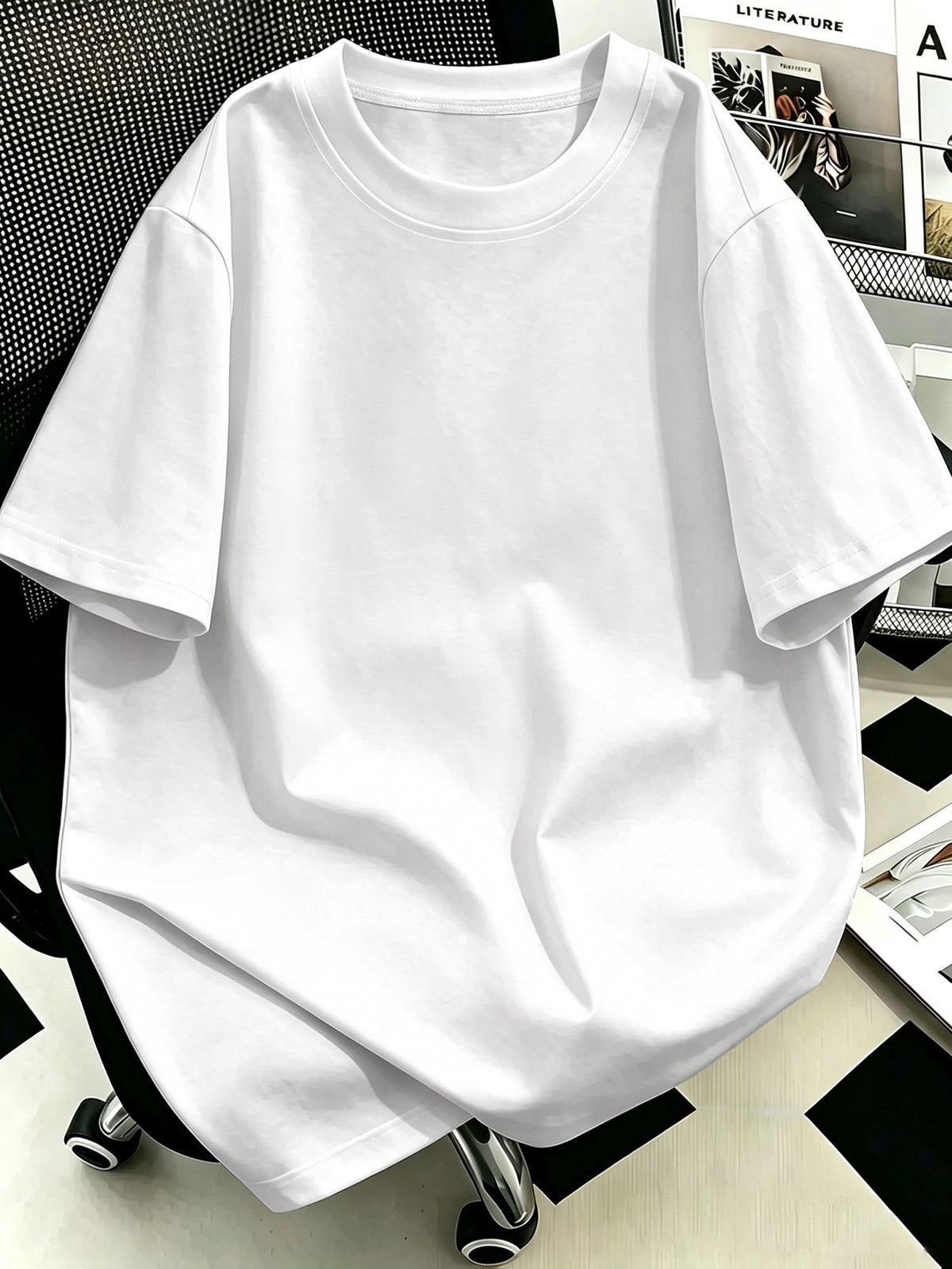 T-shirt grande taille, coupe ample, col rond, manches courtes, mise en situation