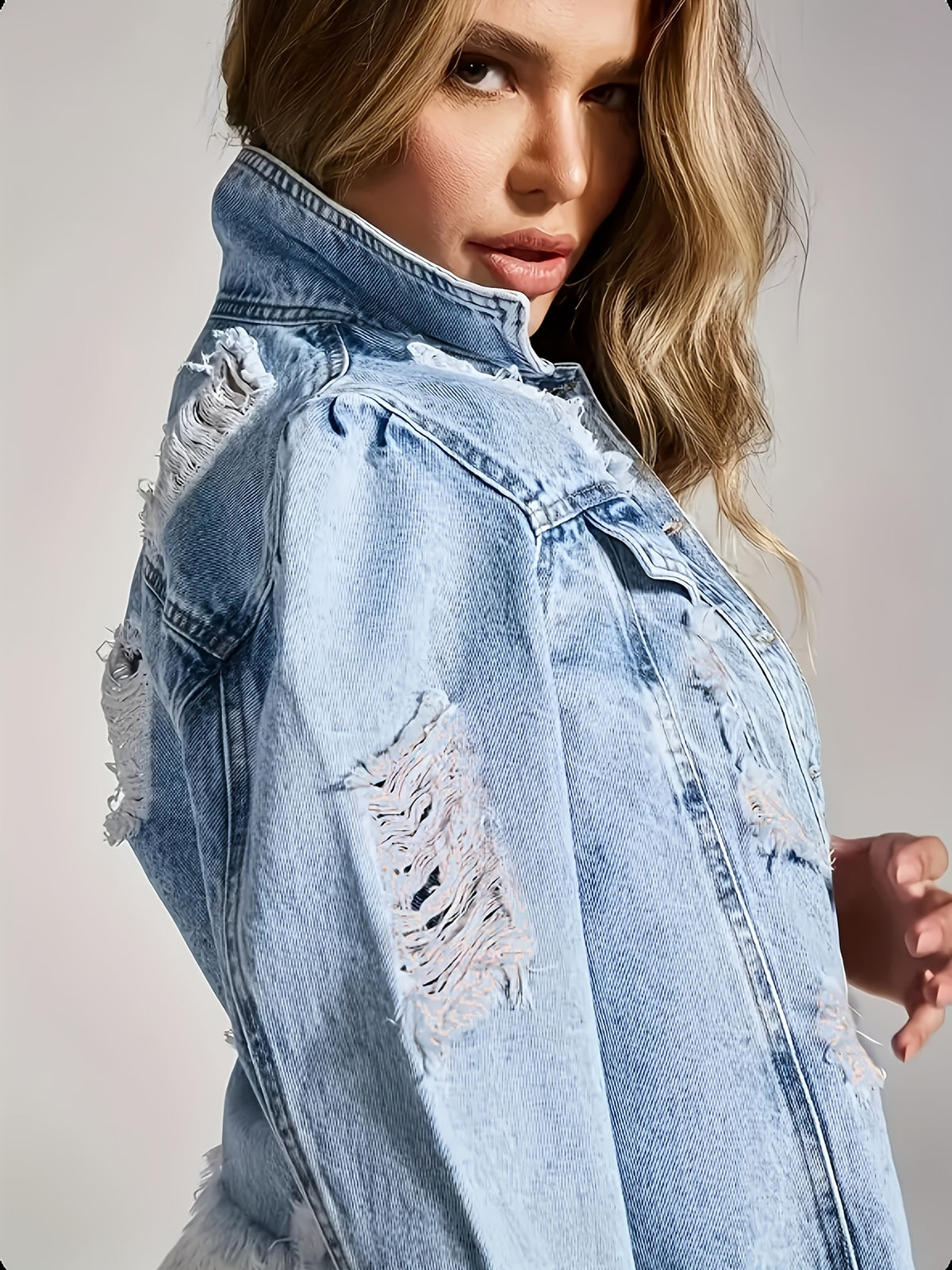 Veste grande taille, coupe oversize, tenue franche, détail du col