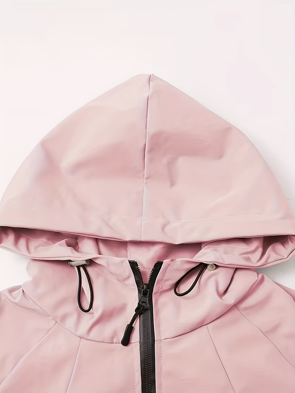 Veste grande taille, fermeture zippée, esprit trench, mise en situation