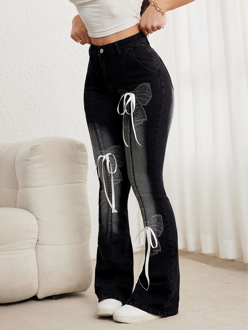 Jean grande taille, coupe évasée, tenue franche, allure élégante, tissu opaque