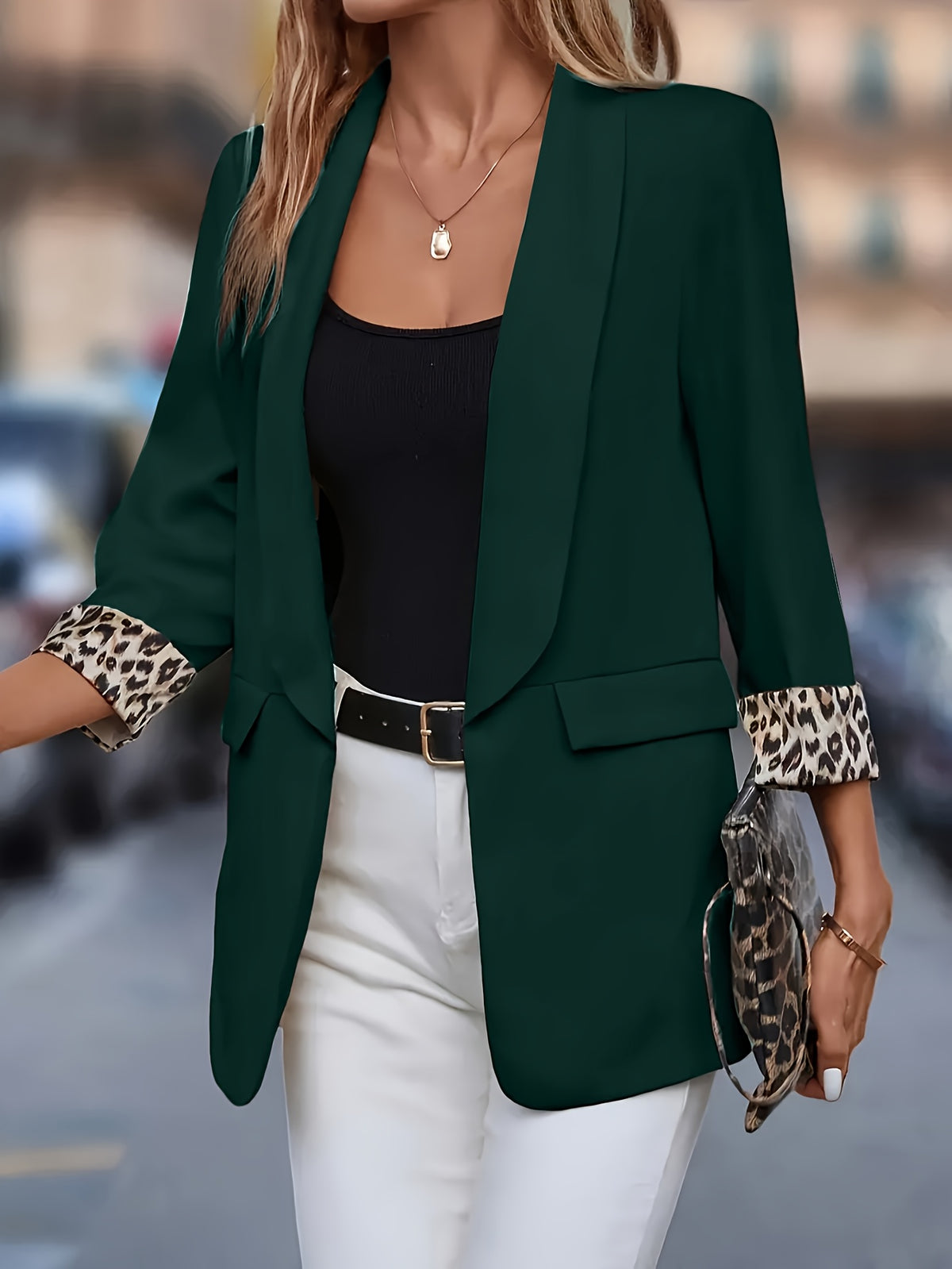 Blazer grande taille à imprimé léopard, coupe oversize, détail du tissu