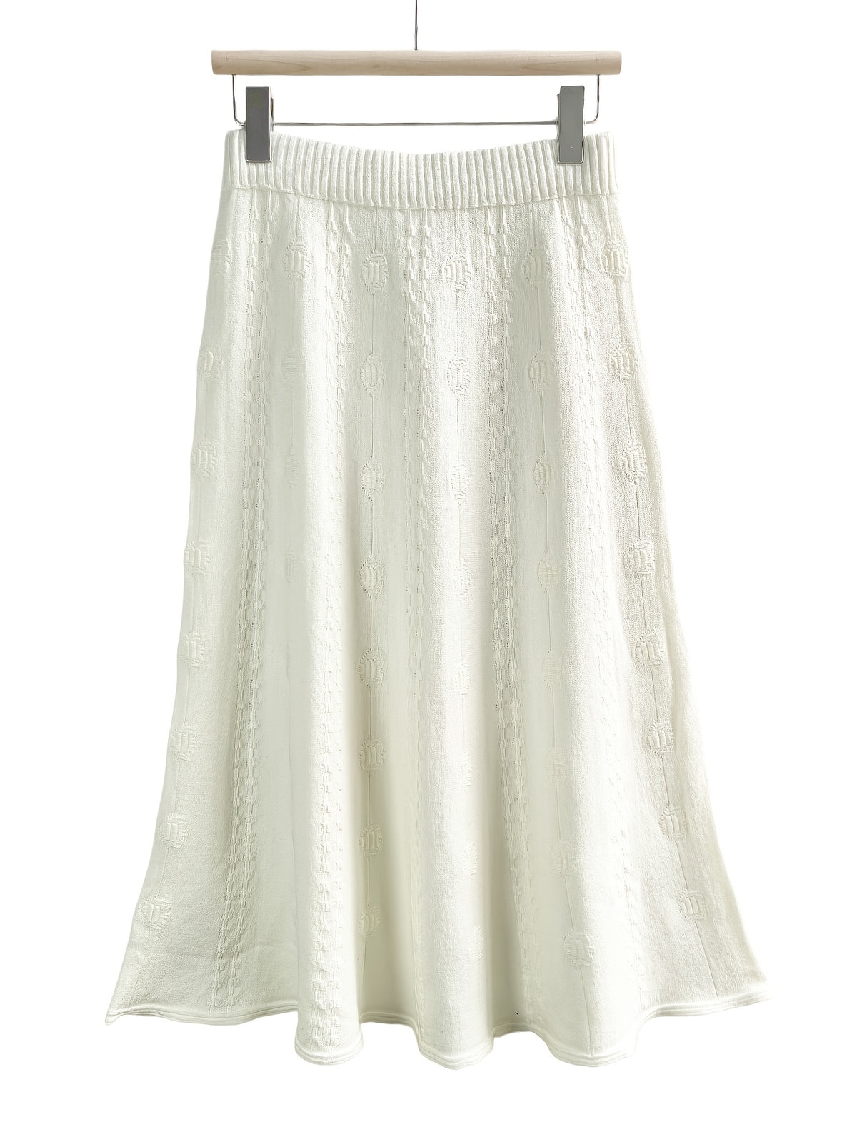 Robe grande taille, coupe évasée, allure élégante, vue de profil