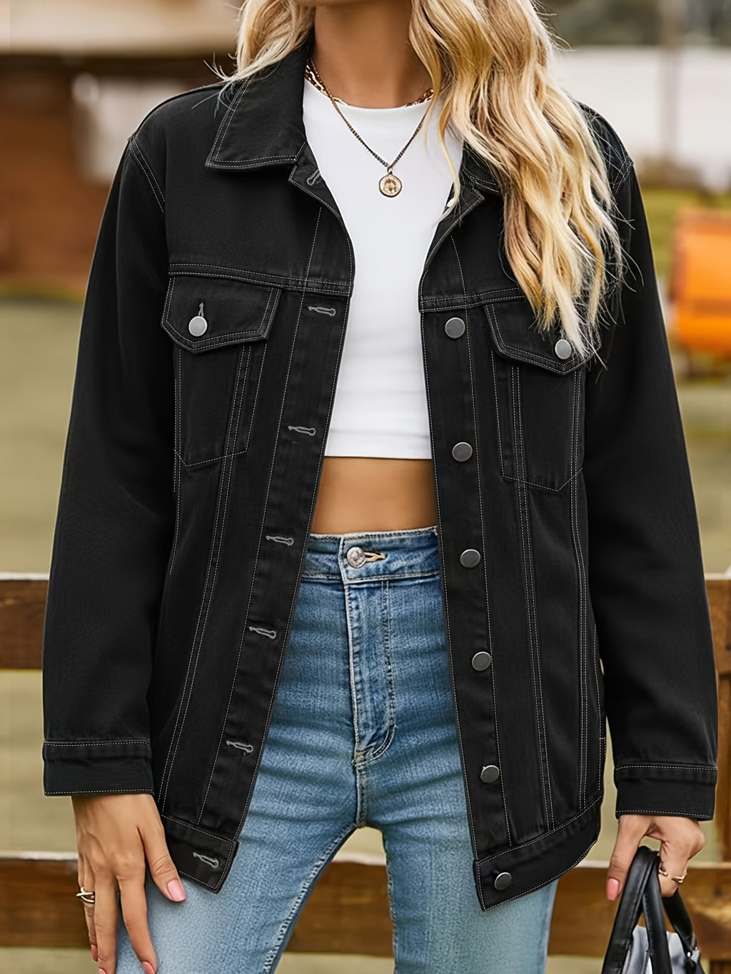 Veste grande taille, coupe oversize, poches plaquées, tenue franche, porté de face