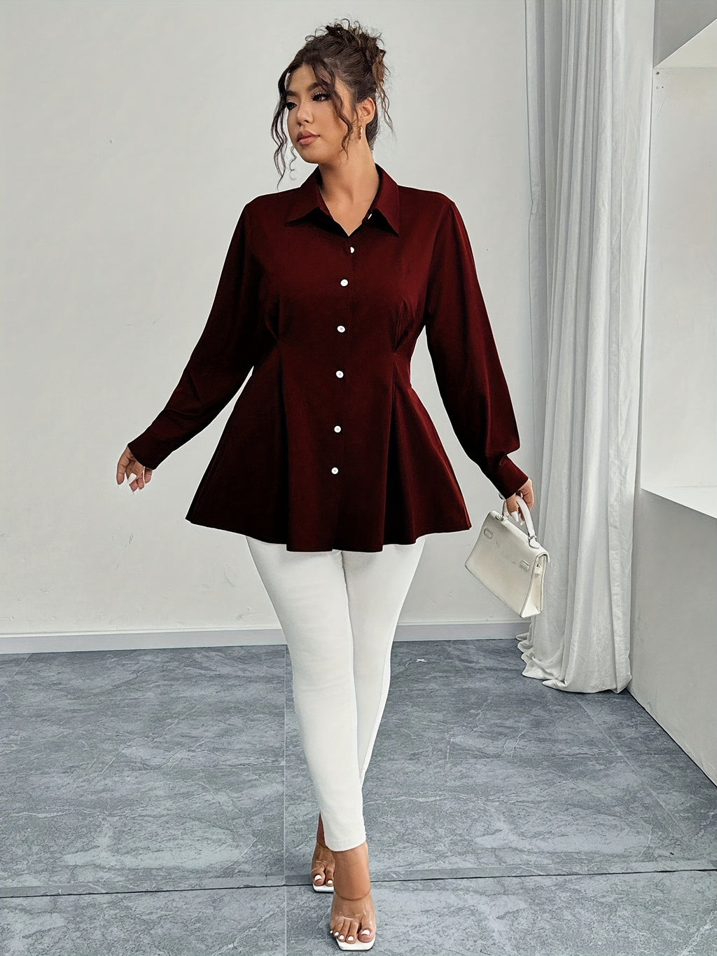 Chemise grande taille, col polo, détail du tissu