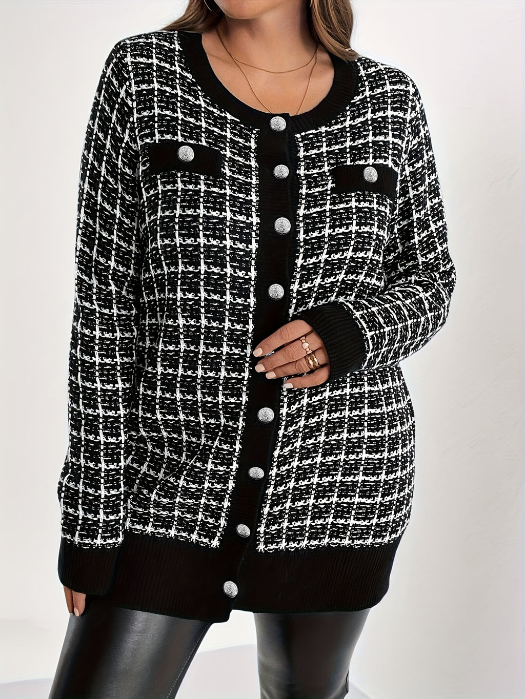 Cardigan grande taille à carreaux, poches pratiques, vu de dos