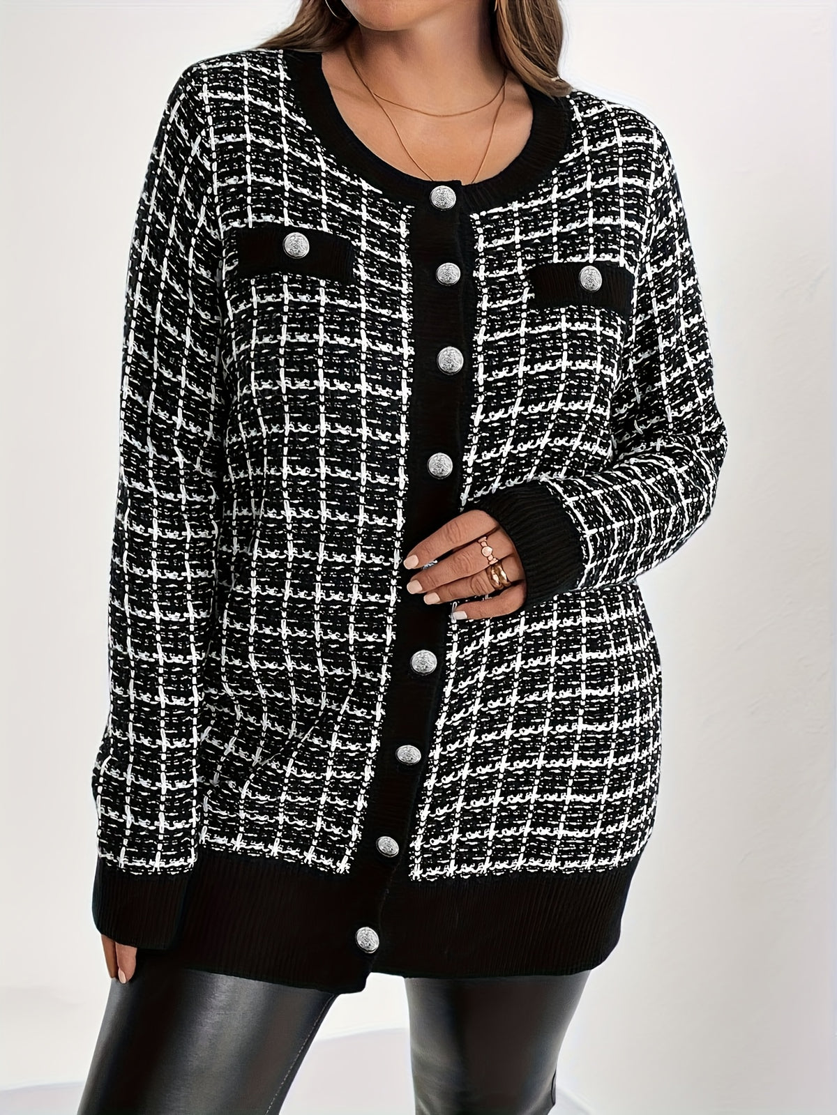 Cardigan grande taille à carreaux, poches pratiques, vu de dos