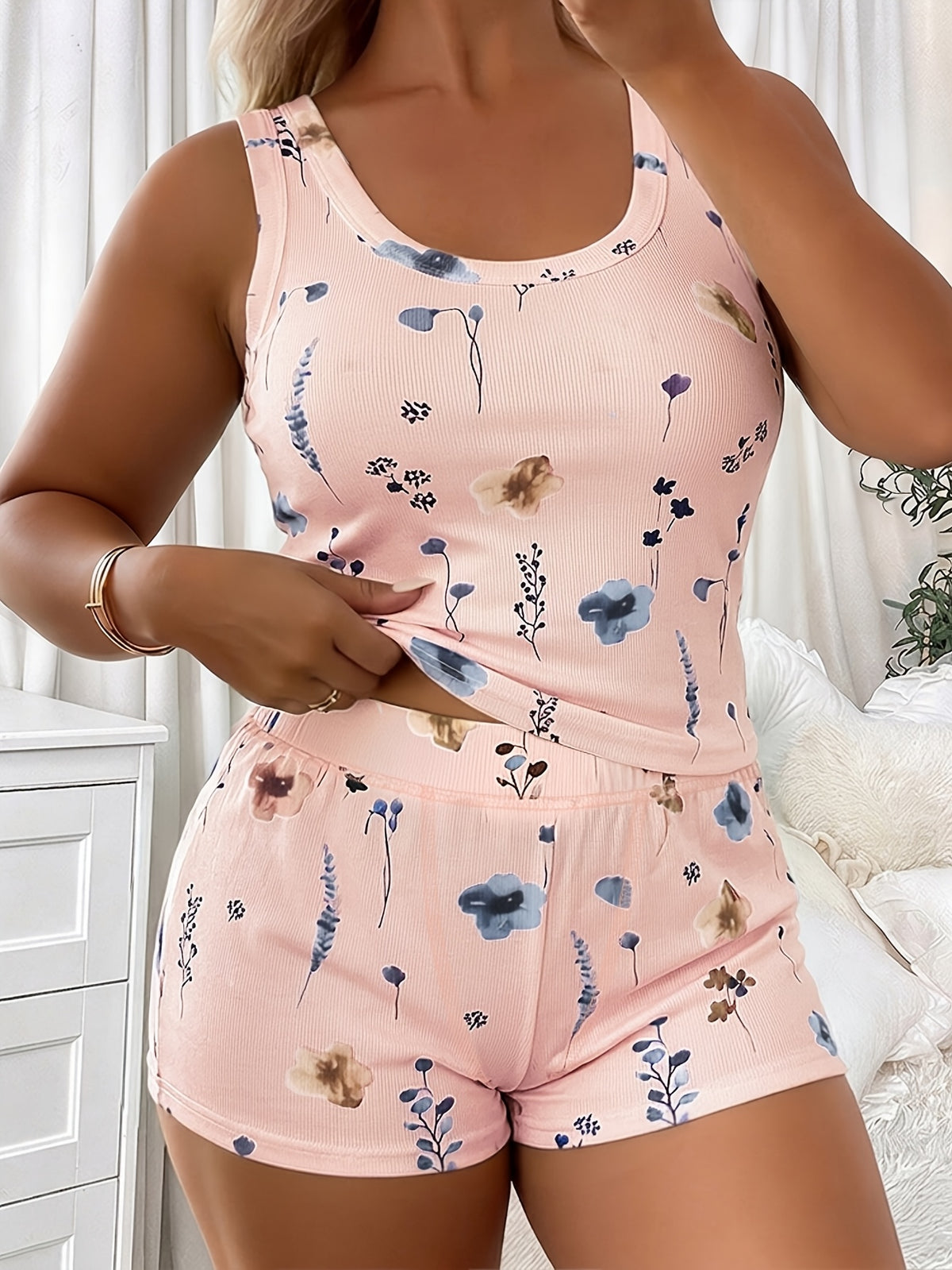 Pyjama grande taille à imprimé fleuri, tombé fluide, vue de profil