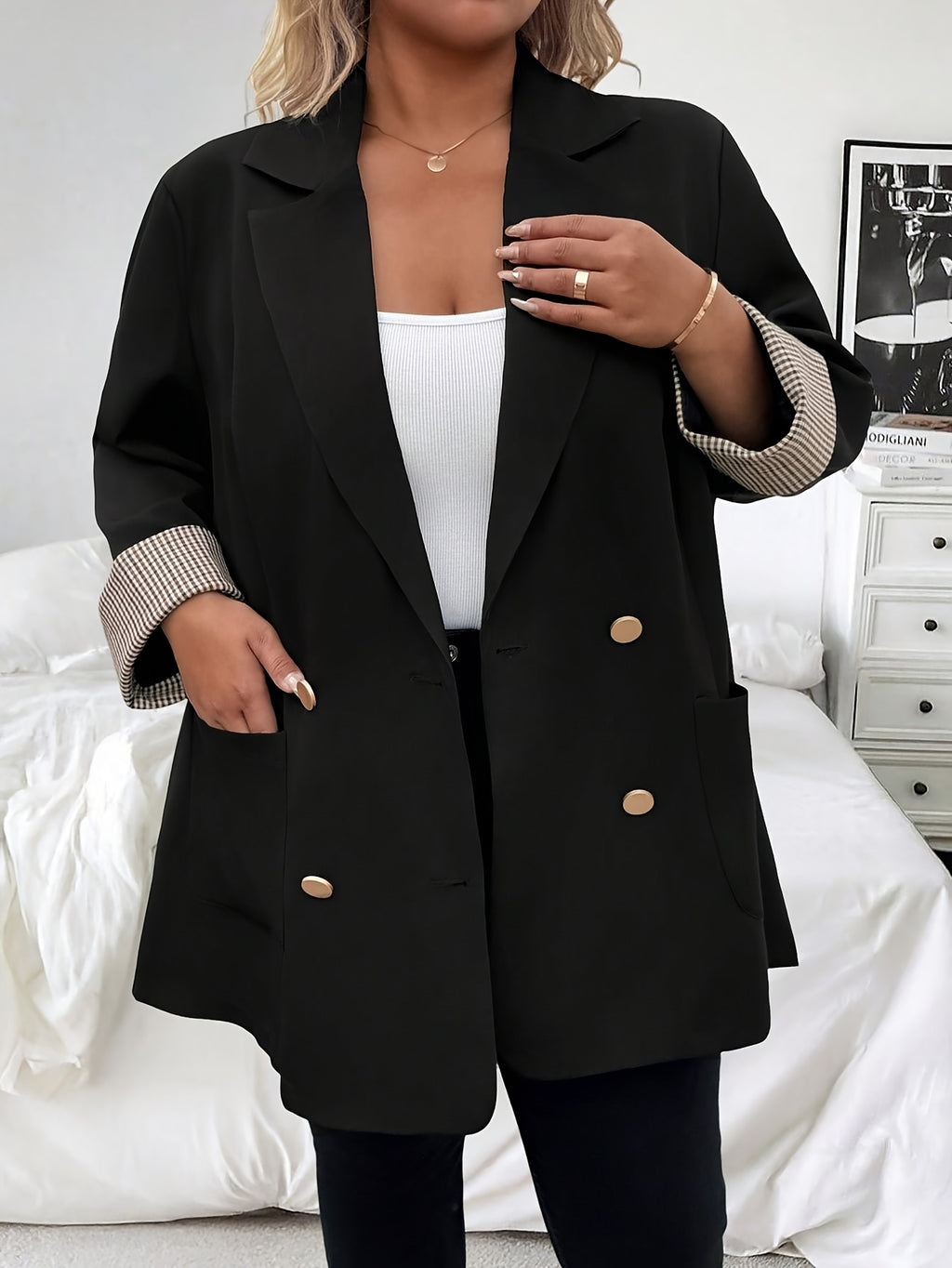 Blazer grande taille, coupe oversize, poches pratiques, détail du col