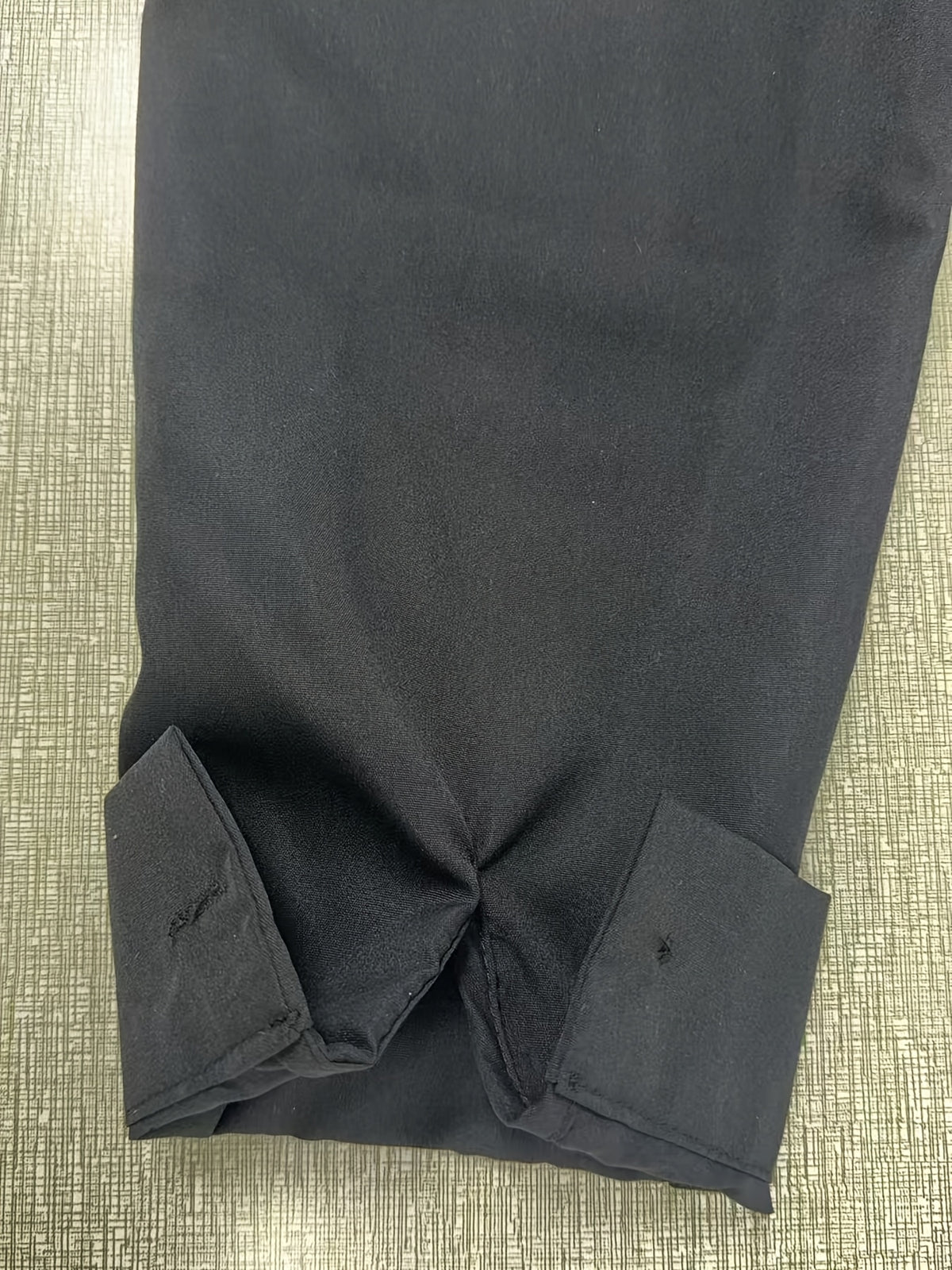 Chemise grande taille, col à revers, boutonnage, allure élégante, détail du tissu