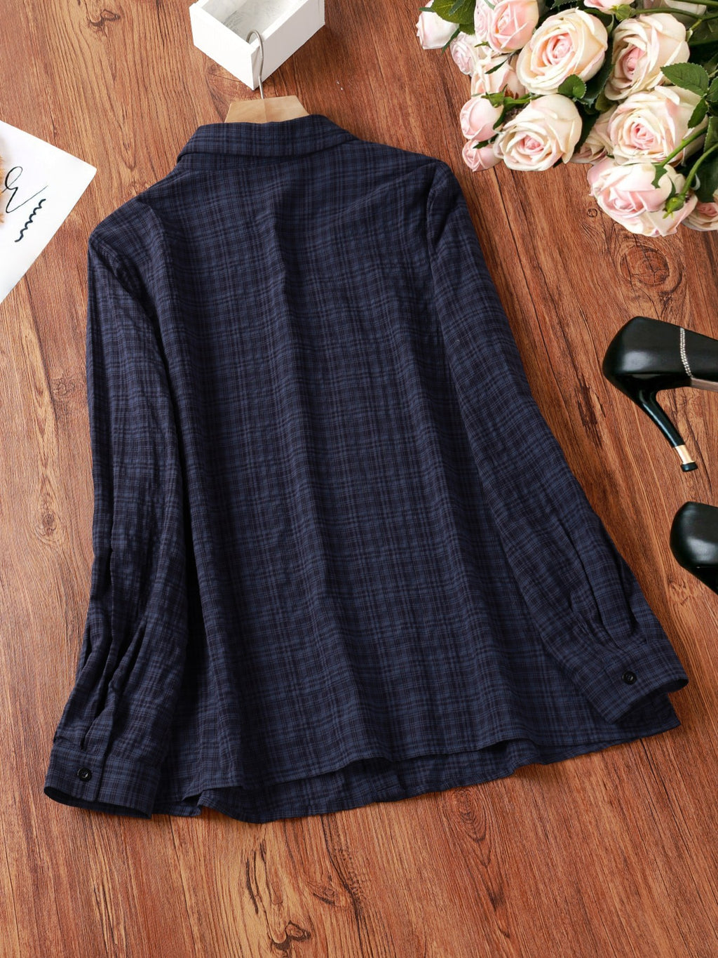 Chemise grande taille à carreaux, coupe droite, manches longues, tombé fluide, gros plan