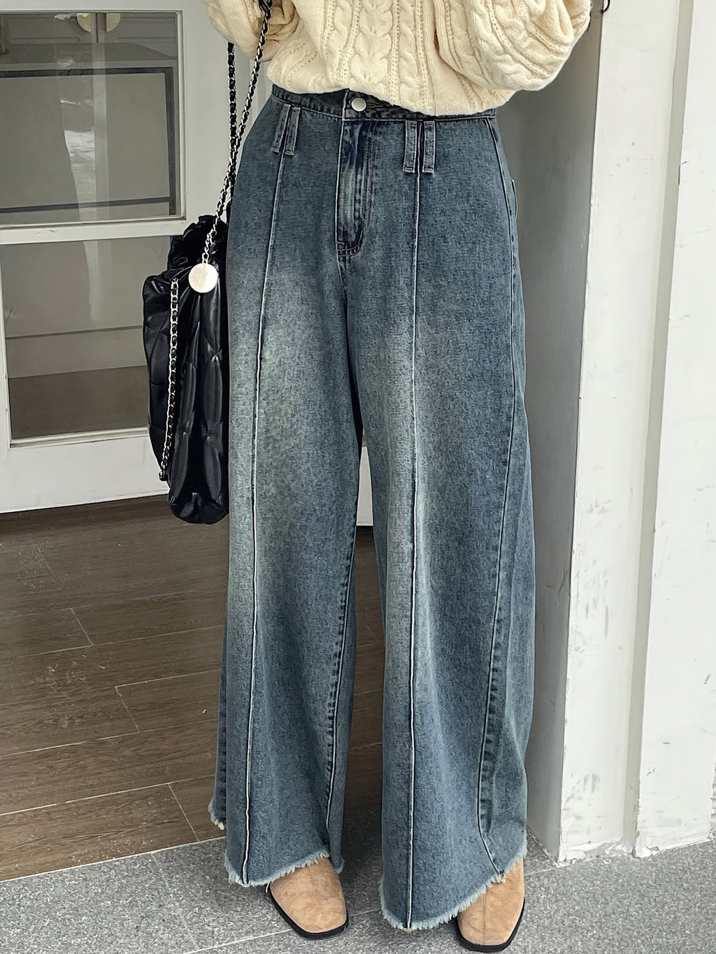Jean grande taille, coupe évasée, tenue franche, jambe large — composition : 74% Coton, 24% Polyester, 2% Élasthanne