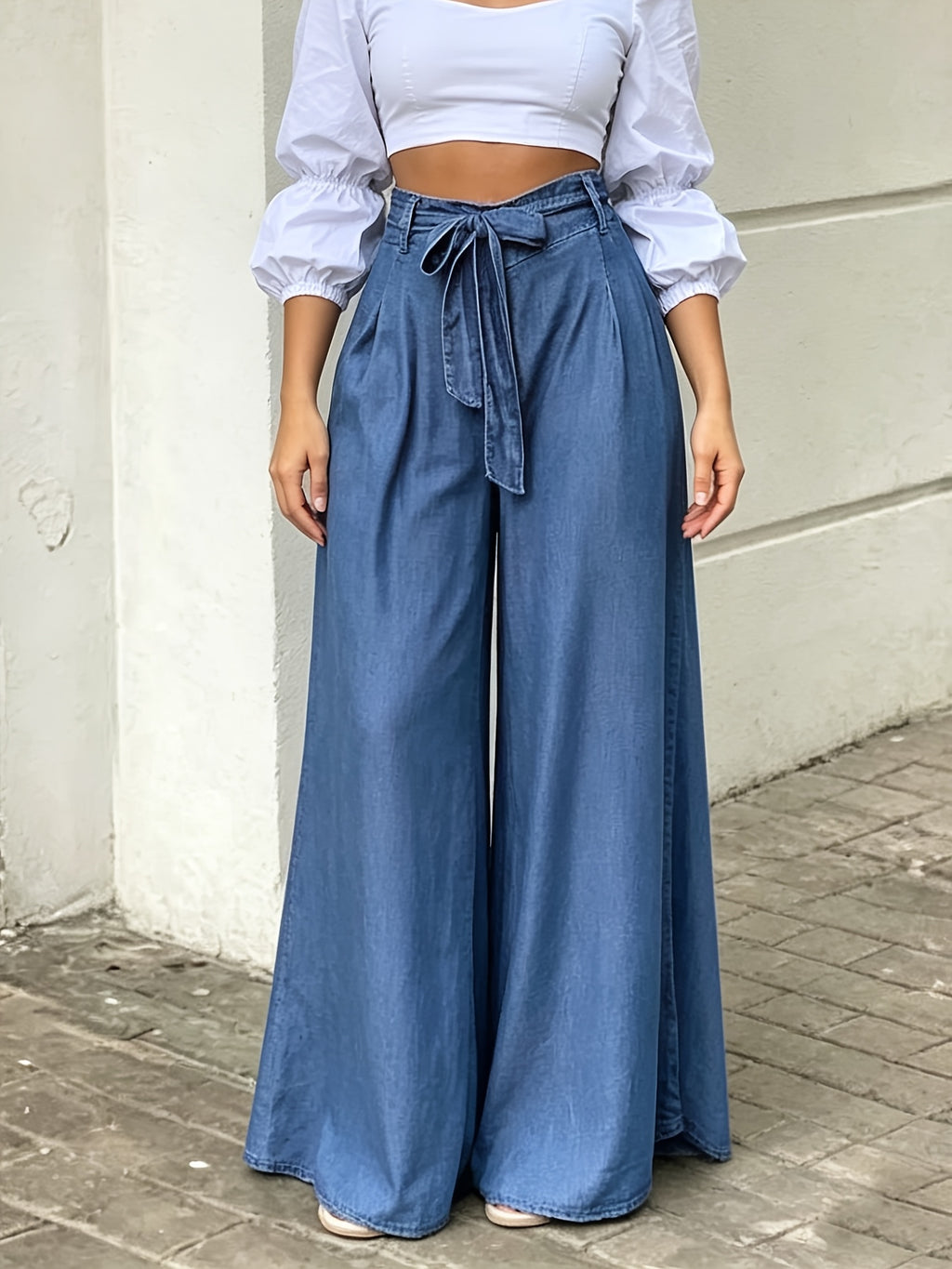 Pantalon grande taille, coupe évasée, délavage doux, tenue franche, tissu opaque