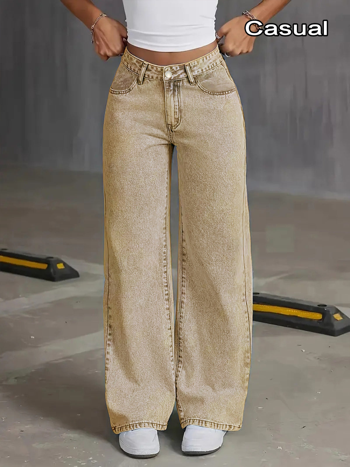 Jean grande taille, coupe droite, tenue franche, esprit décontracté, porté de face