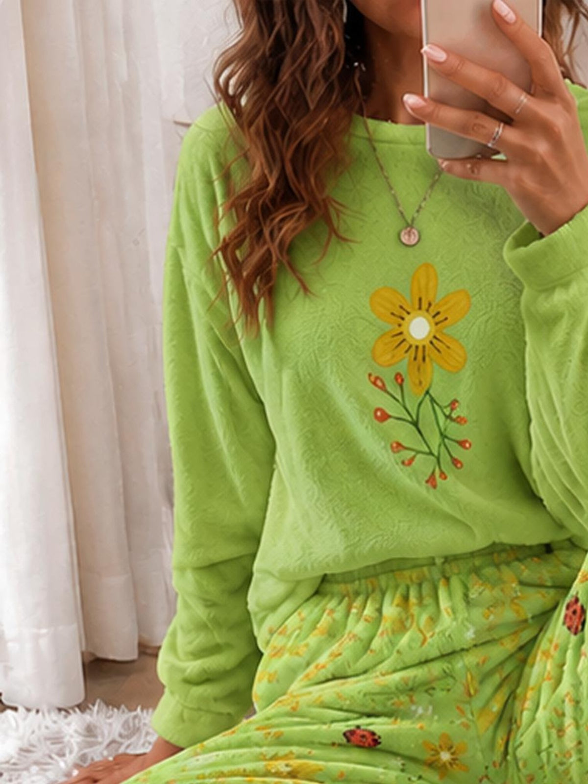Pyjama grande taille, col rond, allure vintage — composition : 70% Polyester, 30% Élasthanne