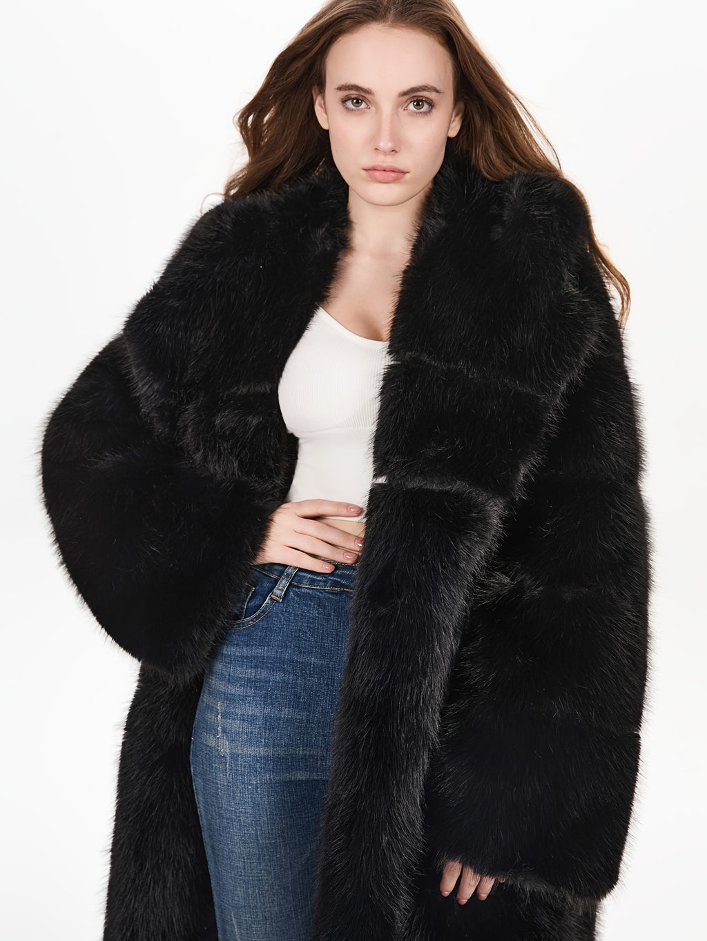 Manteau grande taille, coupe oversize, capuche, chaleur d'hiver, mise en situation