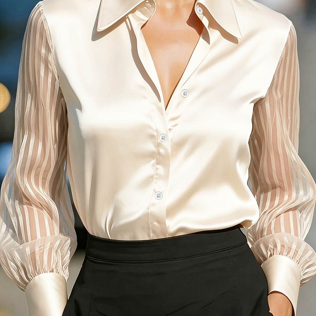 Chemise grande taille en satin, manches longues, tombé fluide, porté de face