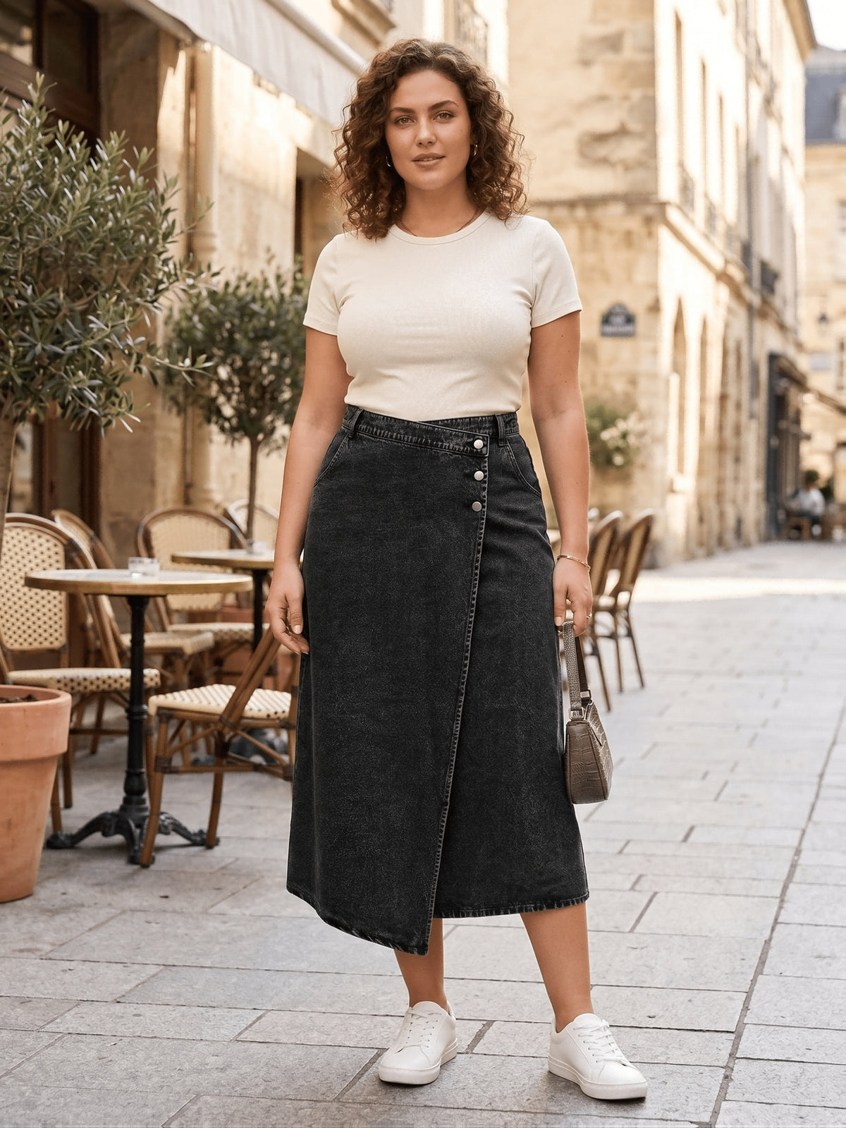 Jupe grande taille, coupe oversize, longueur midi, fente — composition : 70% Coton, 26% Polyester, 3% Viscose, 1% Lyocell