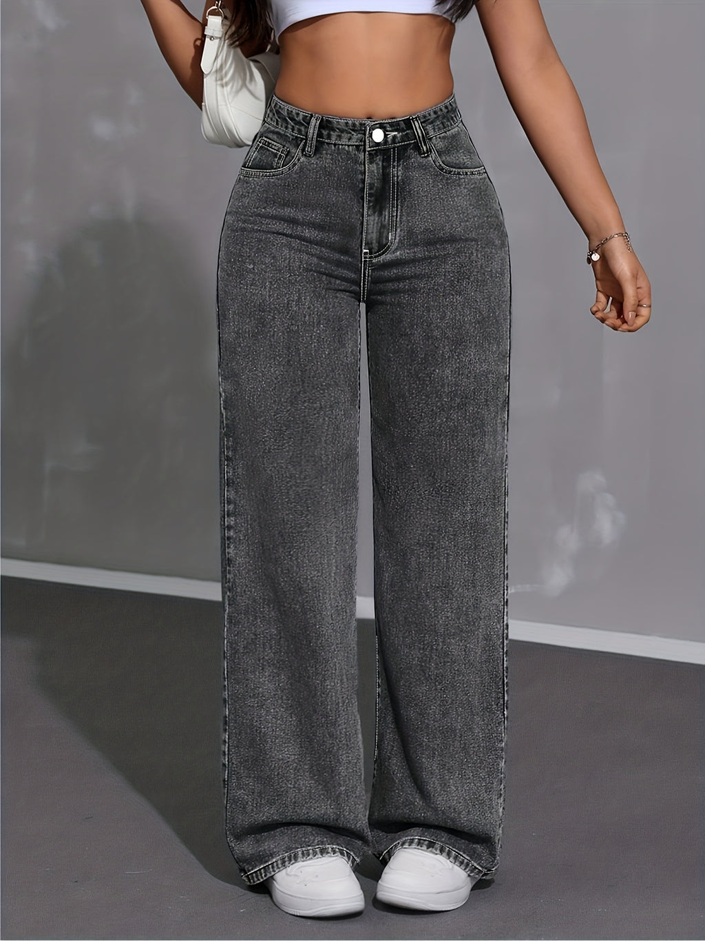 Jean grande taille, coupe oversize, ceinture assortie, tombé fluide, détail du tissu