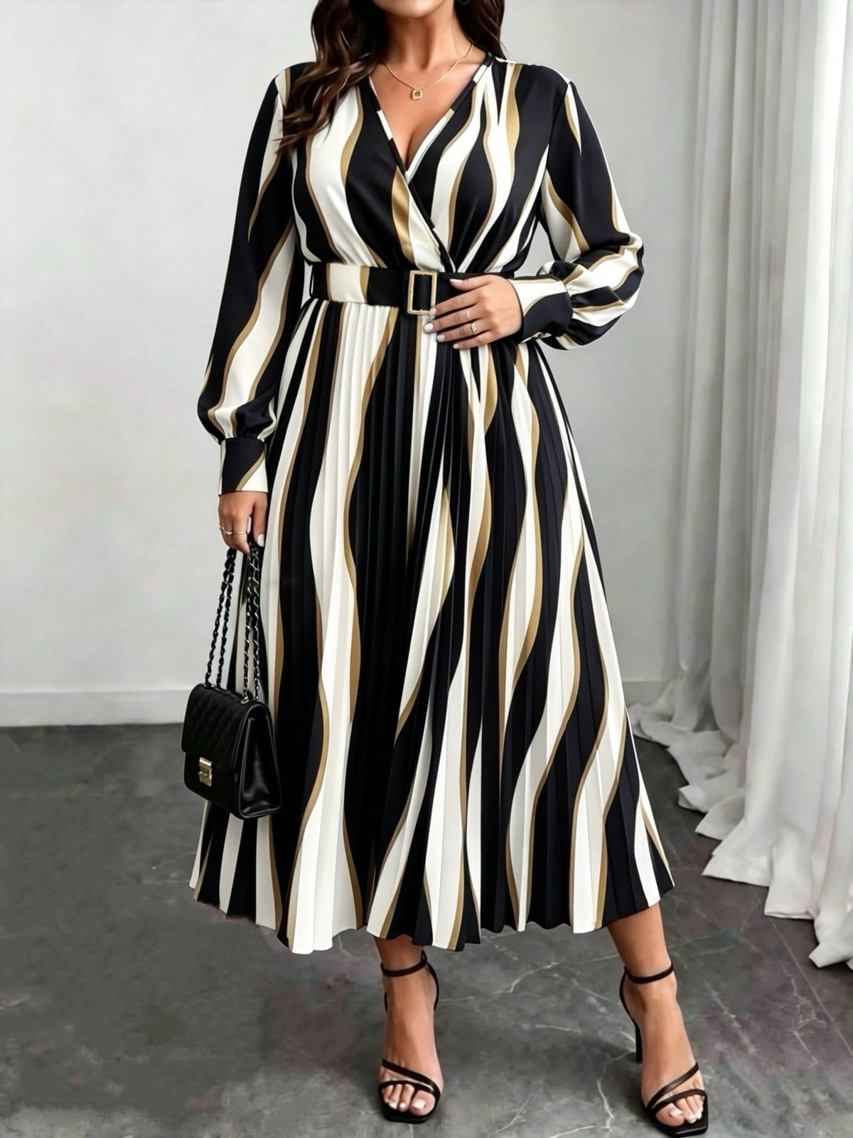 Robe midi grande taille, plissé soleil à rayures ondulées