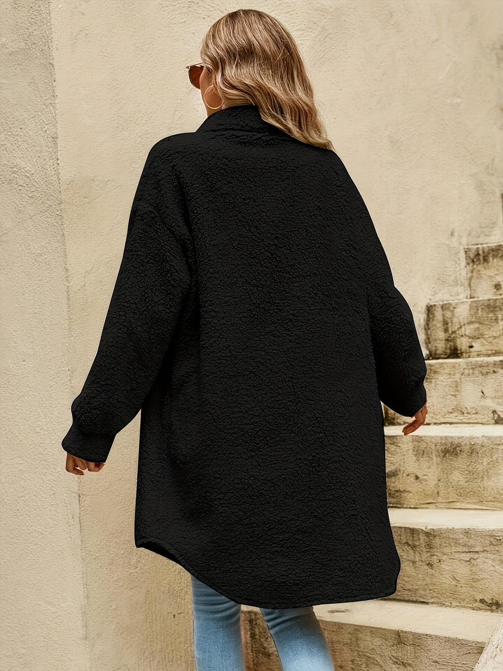 Manteau grande taille en sherpa, toucher doudou, chaleur d'hiver, détail du tissu