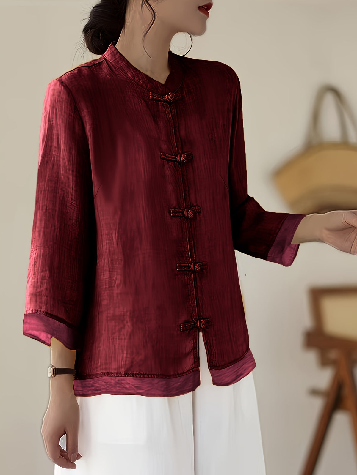 Chemise grande taille, coupe ample, tombé fluide, vue de profil