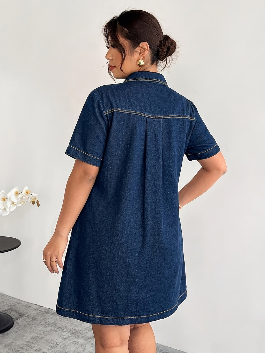 Robe grande taille, coupe ample, manches longues, tenue franche — composition : 85% Coton, 10% Polyester, 5% Viscose