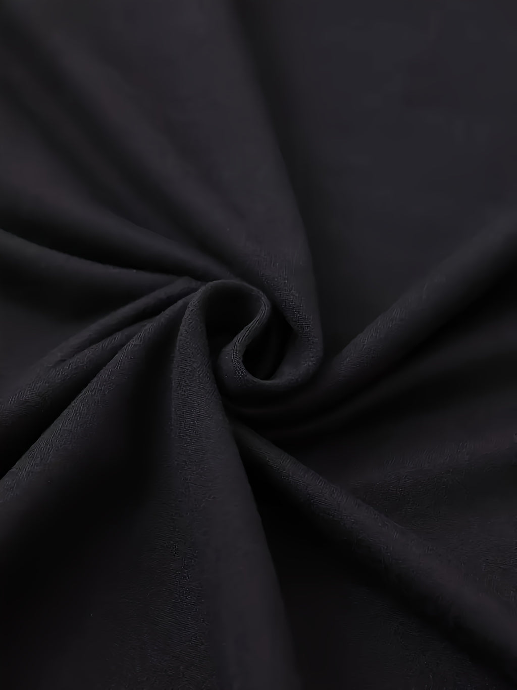 T-shirt grande taille, col rond, manches courtes, esprit décontracté, détail du tissu