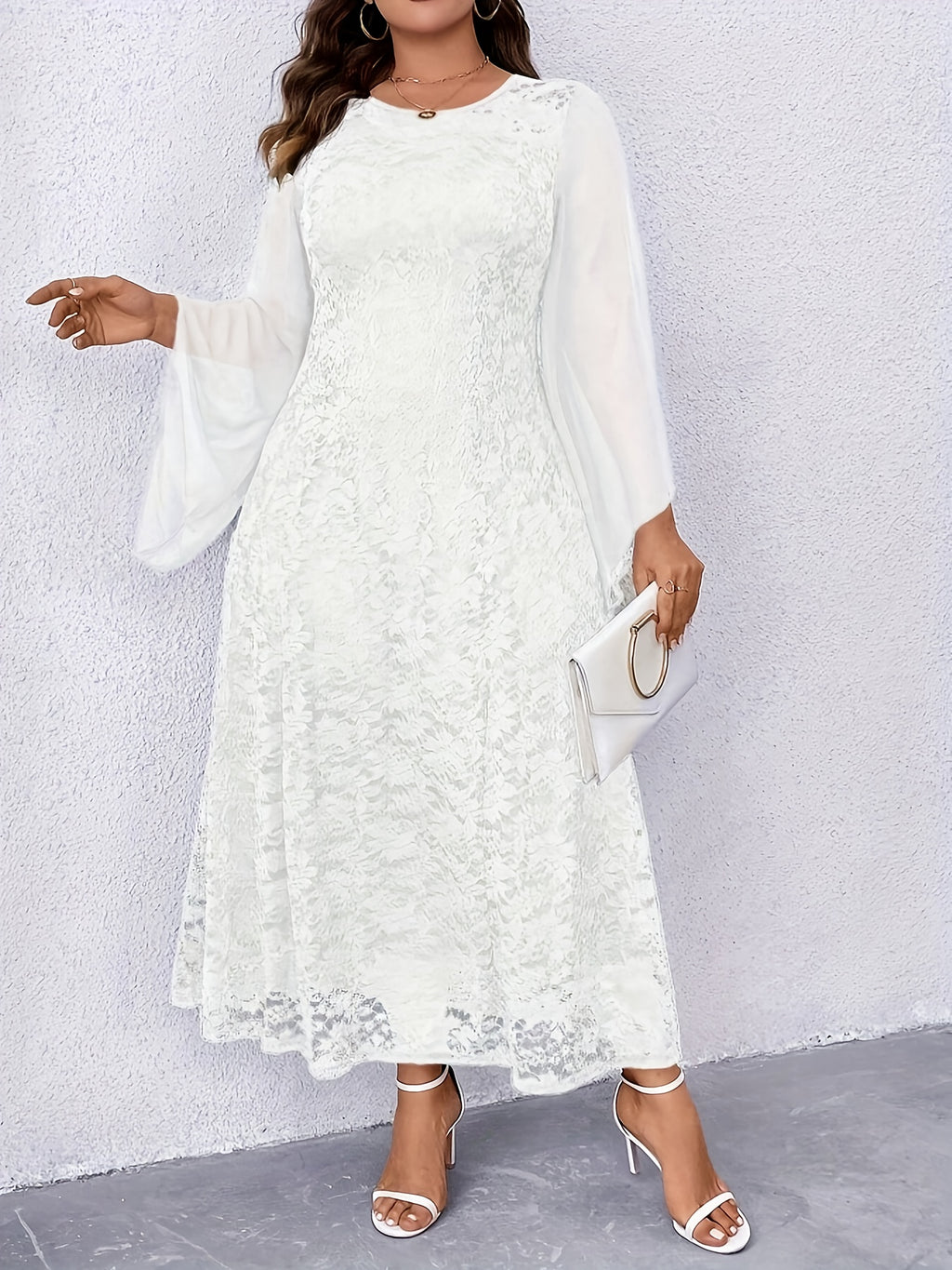 Robe en dentelle grande taille — Mi-longue à manches voile