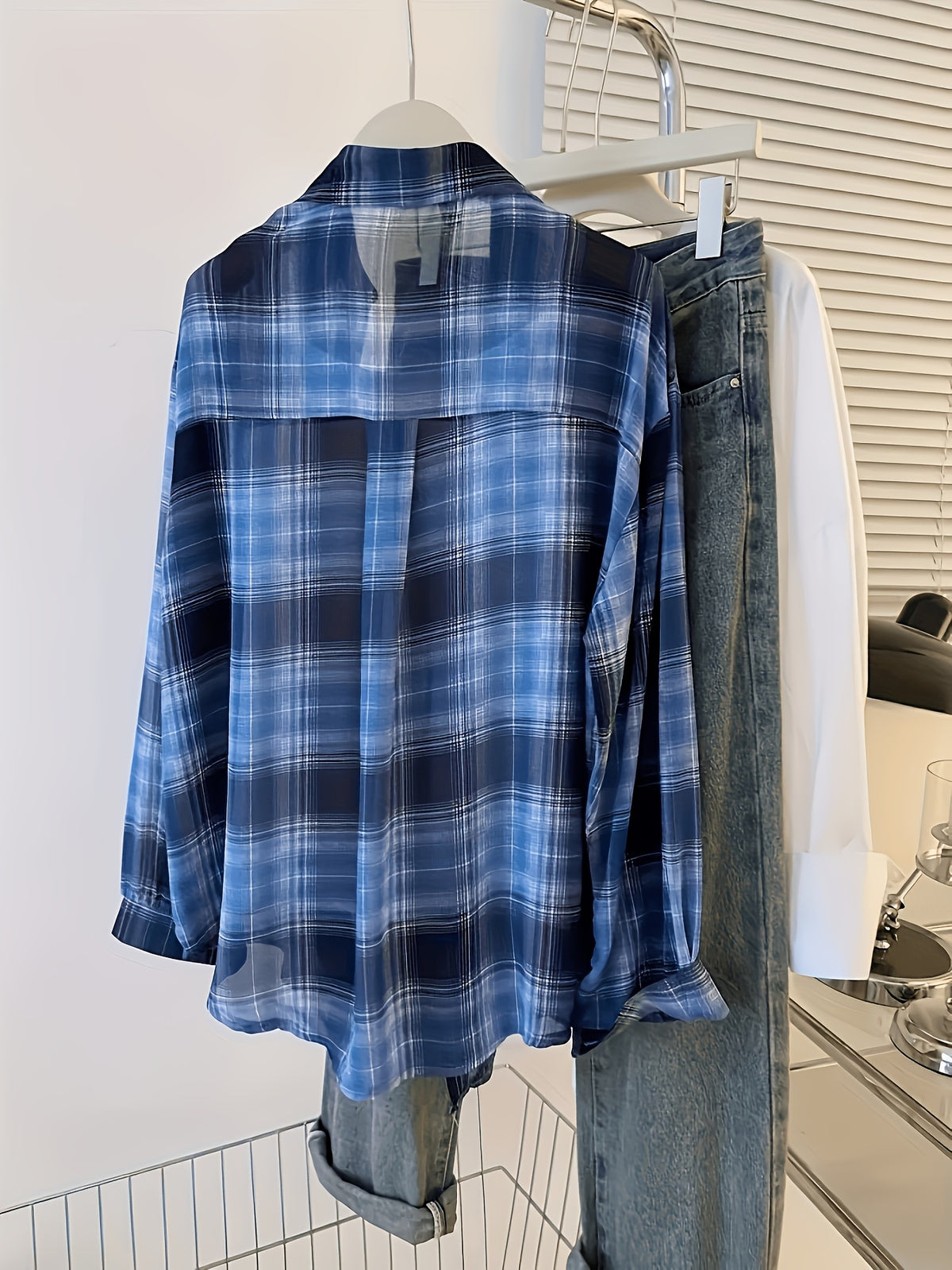 Chemise grande taille à carreaux, coupe oversize, boutonnage, vu de dos