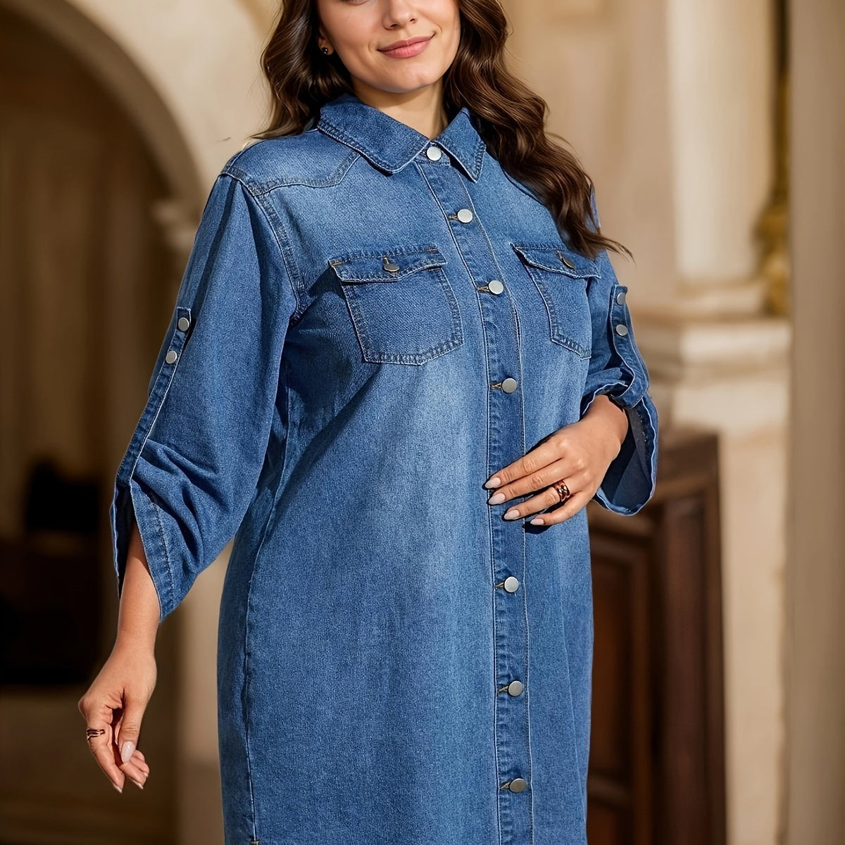 Robe grande taille, coupe oversize, manches longues, tenue franche — matière : denim